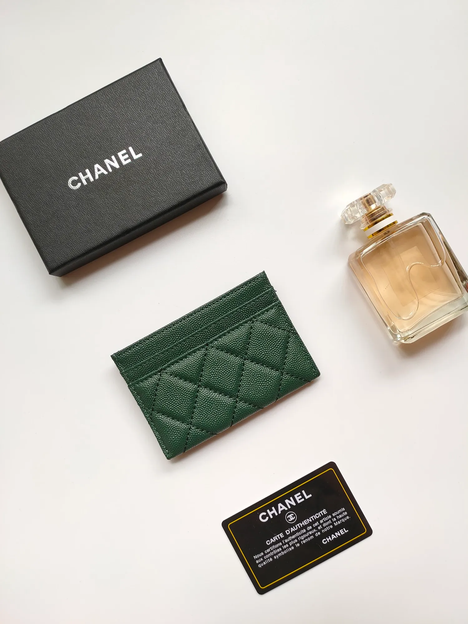 💰110💰Model 3188 CHANEL 22k embossed lgo large double C hardware, official website latest in 2023🆕card holder, caviar medium ball grain cowhide, anti-scratch, super glossy, 3 card slots each put a card, you can also put a card + a few coins in the middle