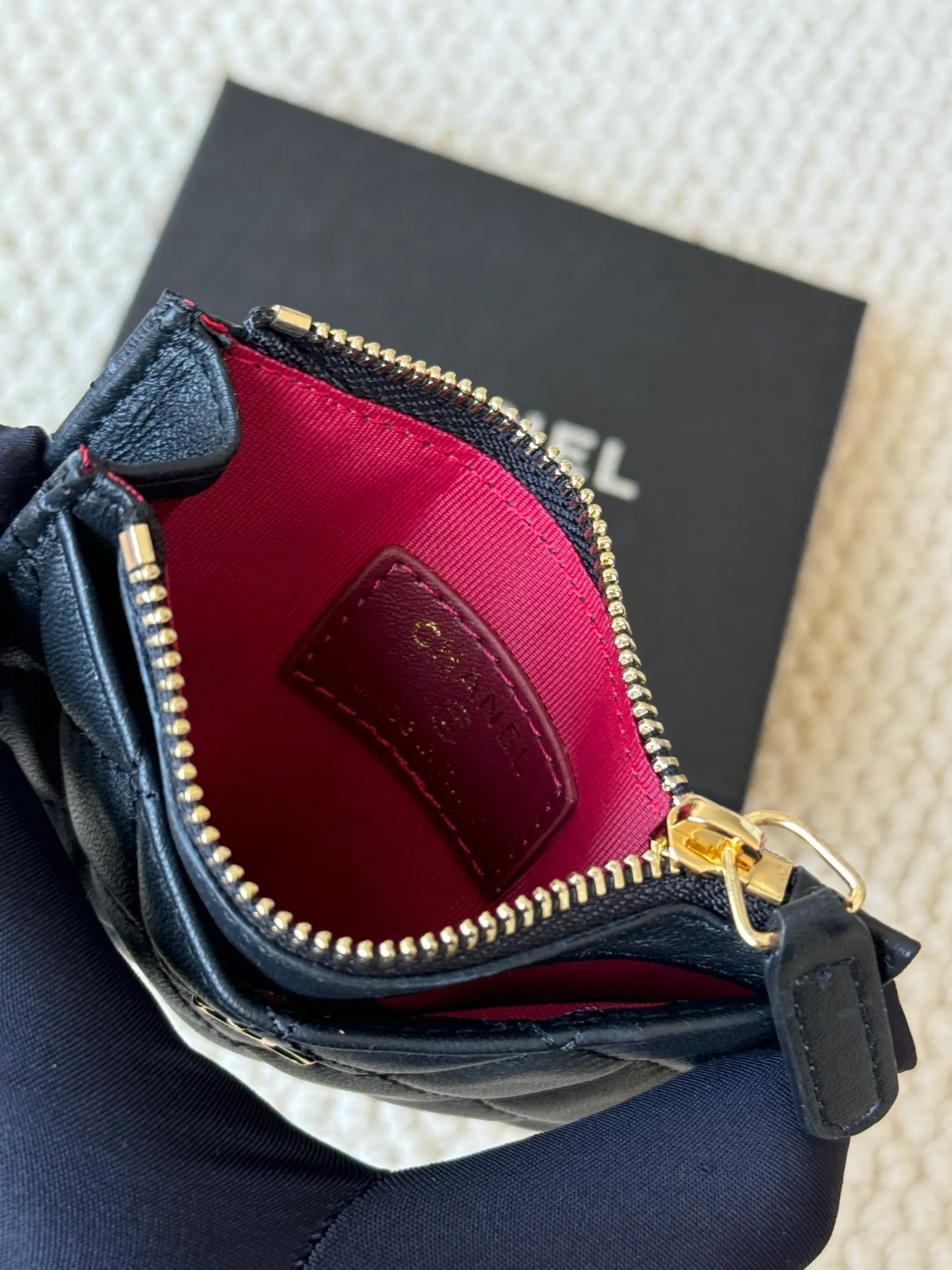 💰120 Chanel single-pull card holder can hold four cards and change, can be held in hand, can be put in the bag, easy to store, small and cute mini card holder, made of cowhide, model number A84105, size: 9x11.5cm​