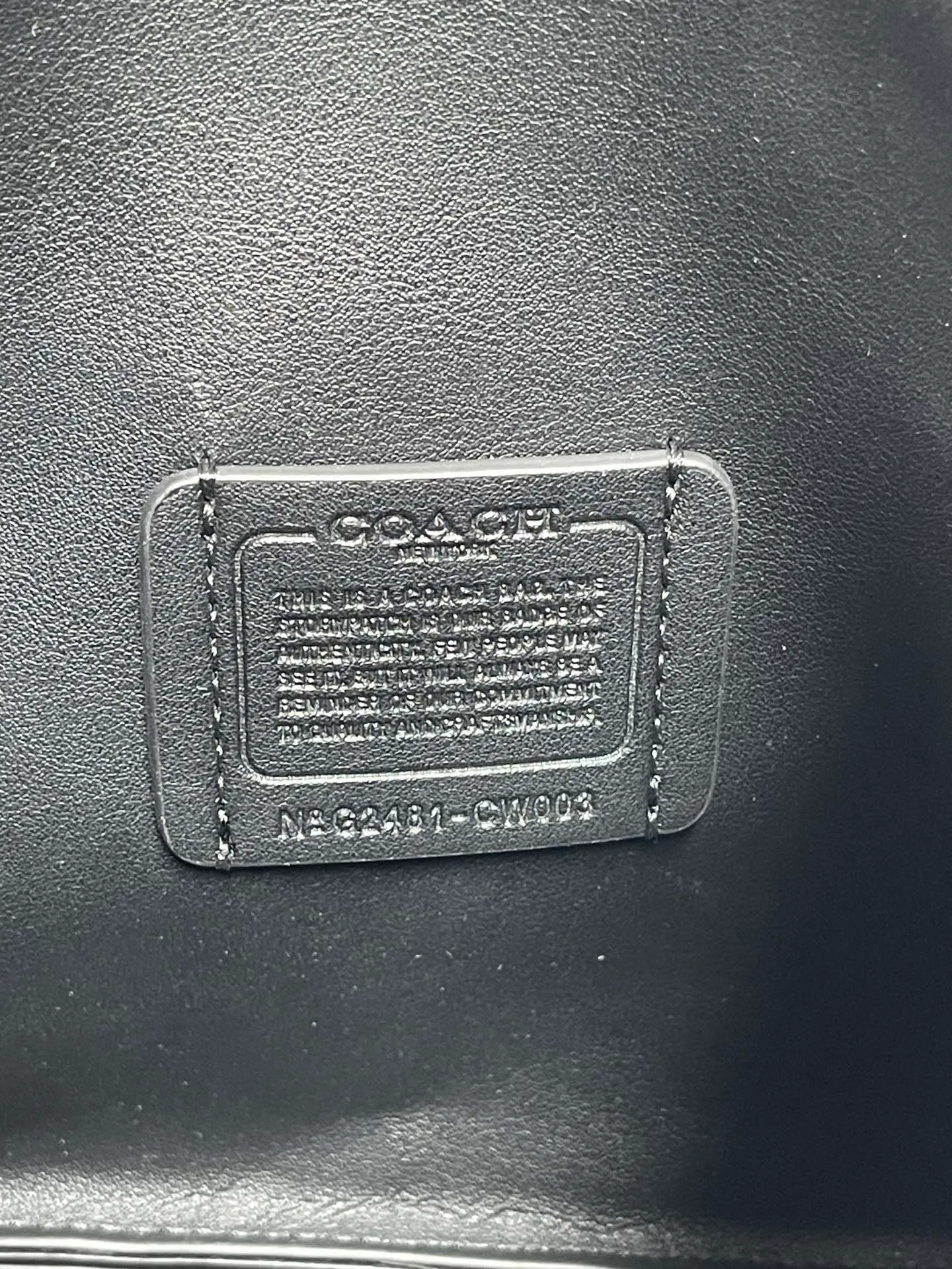 P400💰Coach’s October new product Hadley is simply amazing. Classic C print, fashionable and versatile. Whether it is carried on the shoulder or cross-body, you can easily control various styles. How can you miss such a good product? Hadley Shoulder Bag Model No.: CW002 CW003 CW004 Size: 25-22-8cm