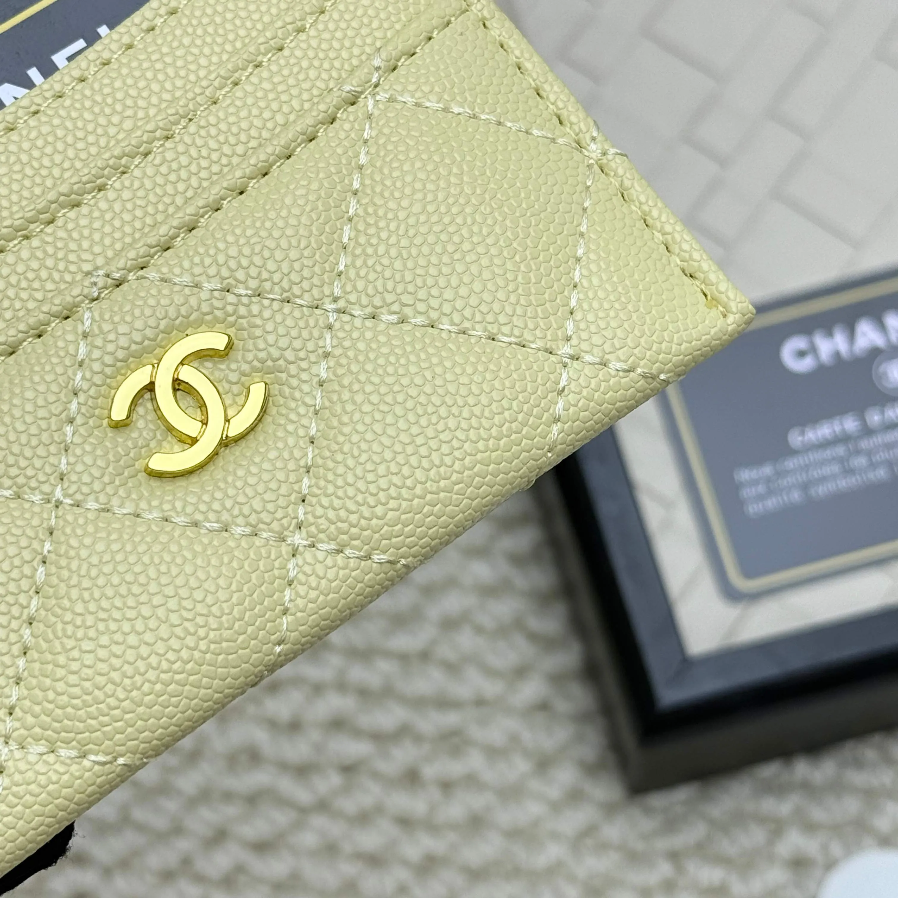 💰110 chanel 2025 new product card holder lambskin, seven card slots, can hold change, imported Italian lambskin + hardware logo, so beautiful, love it. The color is as shown in the picture, easy and fast storage, mini card holder No.: 4472 Size: w11×h10cm