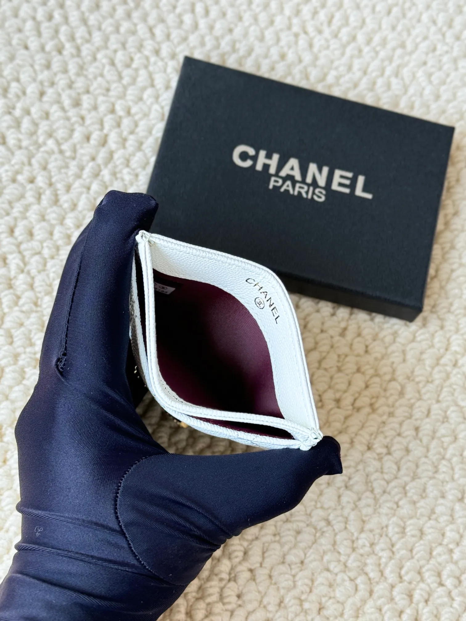 💰100 chanel model: 3188 22k embossed lgo large double C hardware, official website 2023 latest 🆕card holder, caviar medium ball grain cowhide, anti-scratch, super glossy, 3 card slots each put a card, you can also put a card + a few coins in the middle Size: 10cm