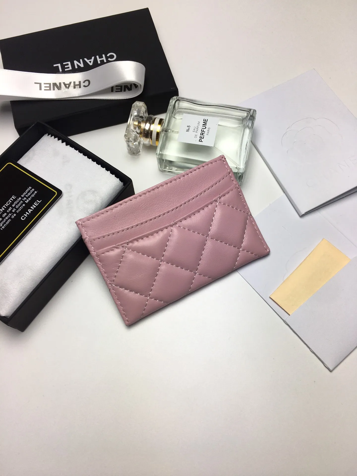 💰90 CHANEL Chanel counter card holder👍Model number: AP446 Size: 7.5×11.2×0.5cm Full sheepskin inside and outside + silver hardware😍😍Fine workmanship High-end quality [Rose] Complete accessories