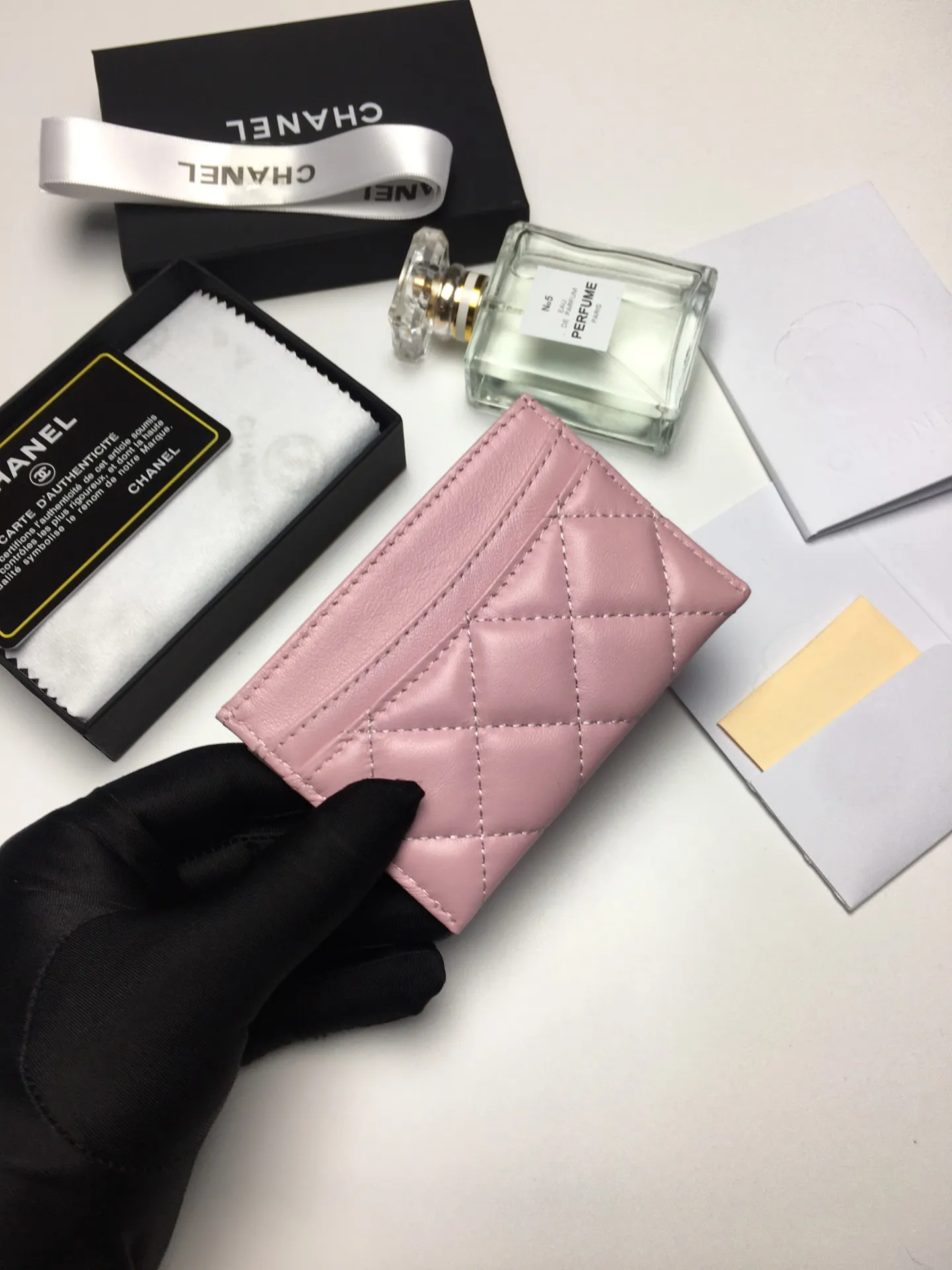 💰90 CHANEL Chanel counter card holder👍Model number: AP446 Size: 7.5×11.2×0.5cm Full sheepskin inside and outside + silver hardware😍😍Fine workmanship High-end quality [Rose] Complete accessories