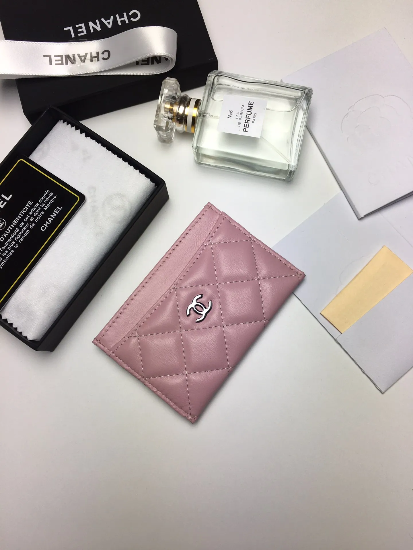 💰90 CHANEL Chanel counter card holder👍Model number: AP446 Size: 7.5×11.2×0.5cm Full sheepskin inside and outside + silver hardware😍😍Fine workmanship High-end quality [Rose] Complete accessories
