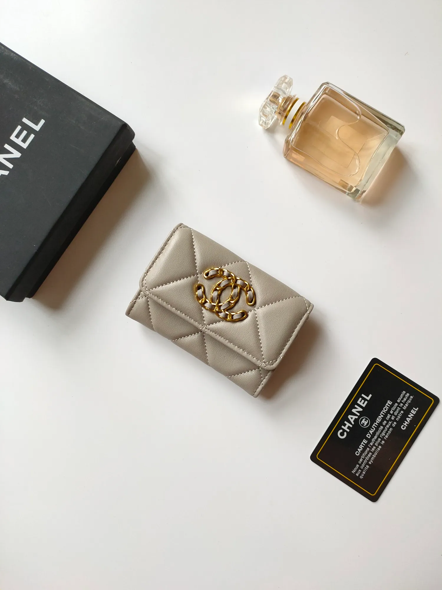 💰120💰CHANEL New Flap Coin Purse [Color][Color][Color] This year’s latest logo is paired with a large rhombus, using imported lambskin and retro hardware...❤️This card holder has a large capacity. It can hold about 1,000 yuan at a 20% discount of 100 yuan, and it can also hold 2.3 cards. ❤️❤️❤️It is very practical! Model number AP3600 size 11*8.5*3cm