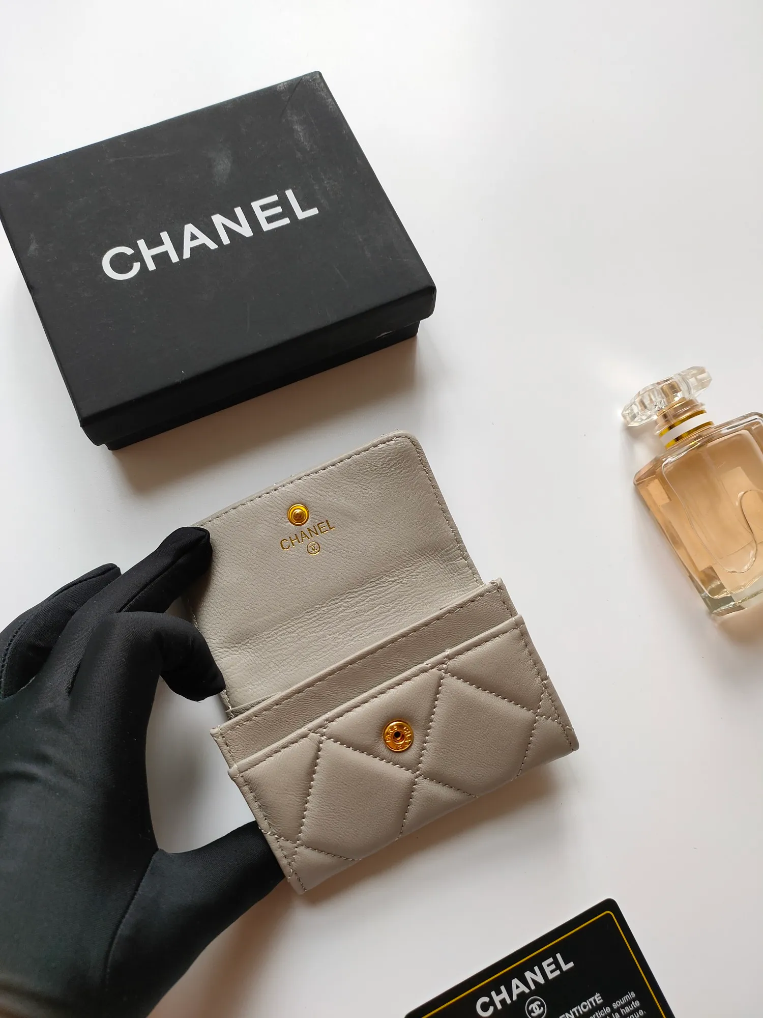 💰120💰CHANEL New Flap Coin Purse [Color][Color][Color] This year’s latest logo is paired with a large rhombus, using imported lambskin and retro hardware...❤️This card holder has a large capacity. It can hold about 1,000 yuan at a 20% discount of 100 yuan, and it can also hold 2.3 cards. ❤️❤️❤️It is very practical! Model number AP3600 size 11*8.5*3cm