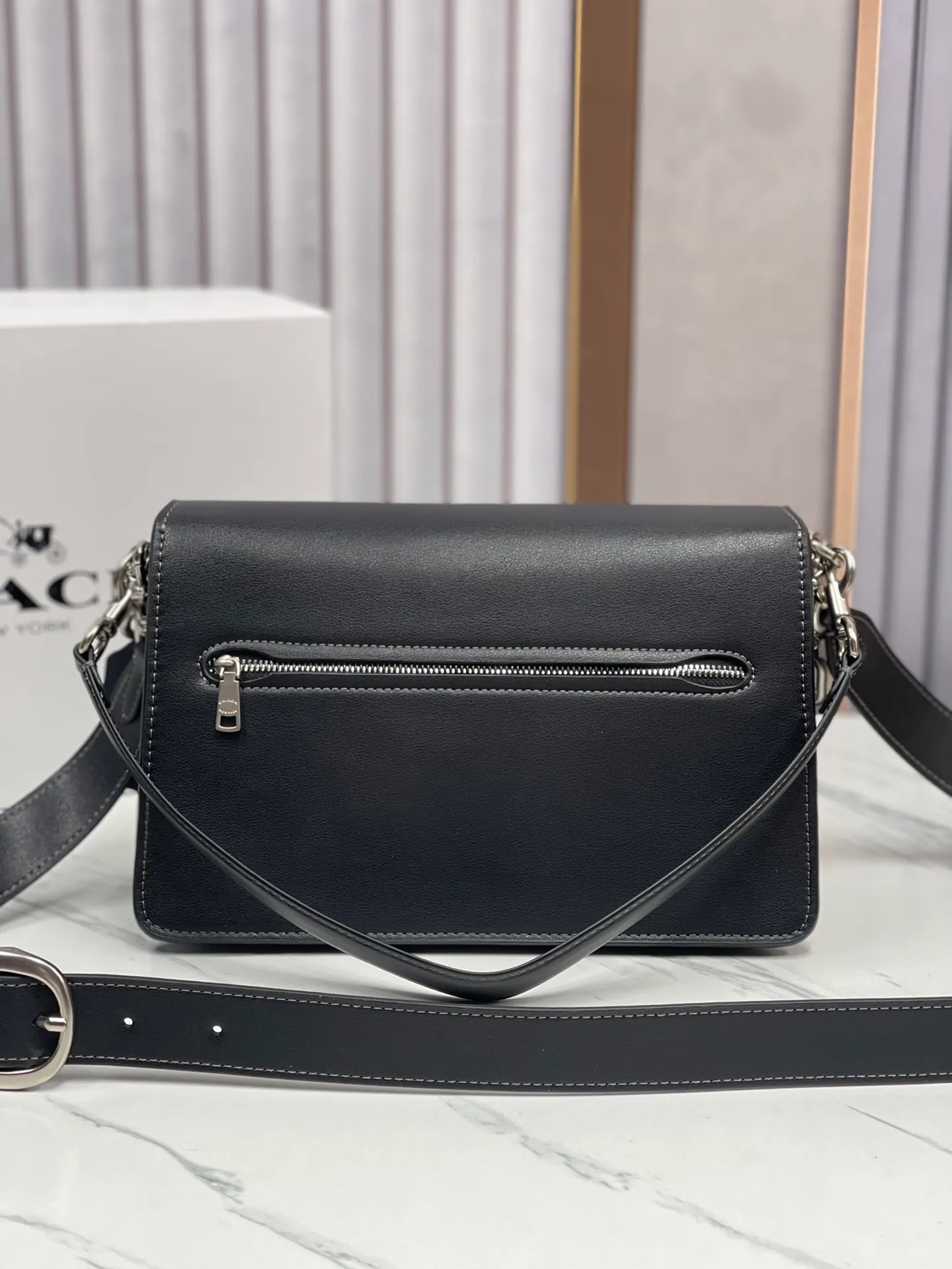 P500💰120 new product chaintabby model CAF5252 added internal compartment cover is soft and casual multi-layered super packaging super practical three shoulder straps and chains can create a variety of styles size 26:16.5*8.5