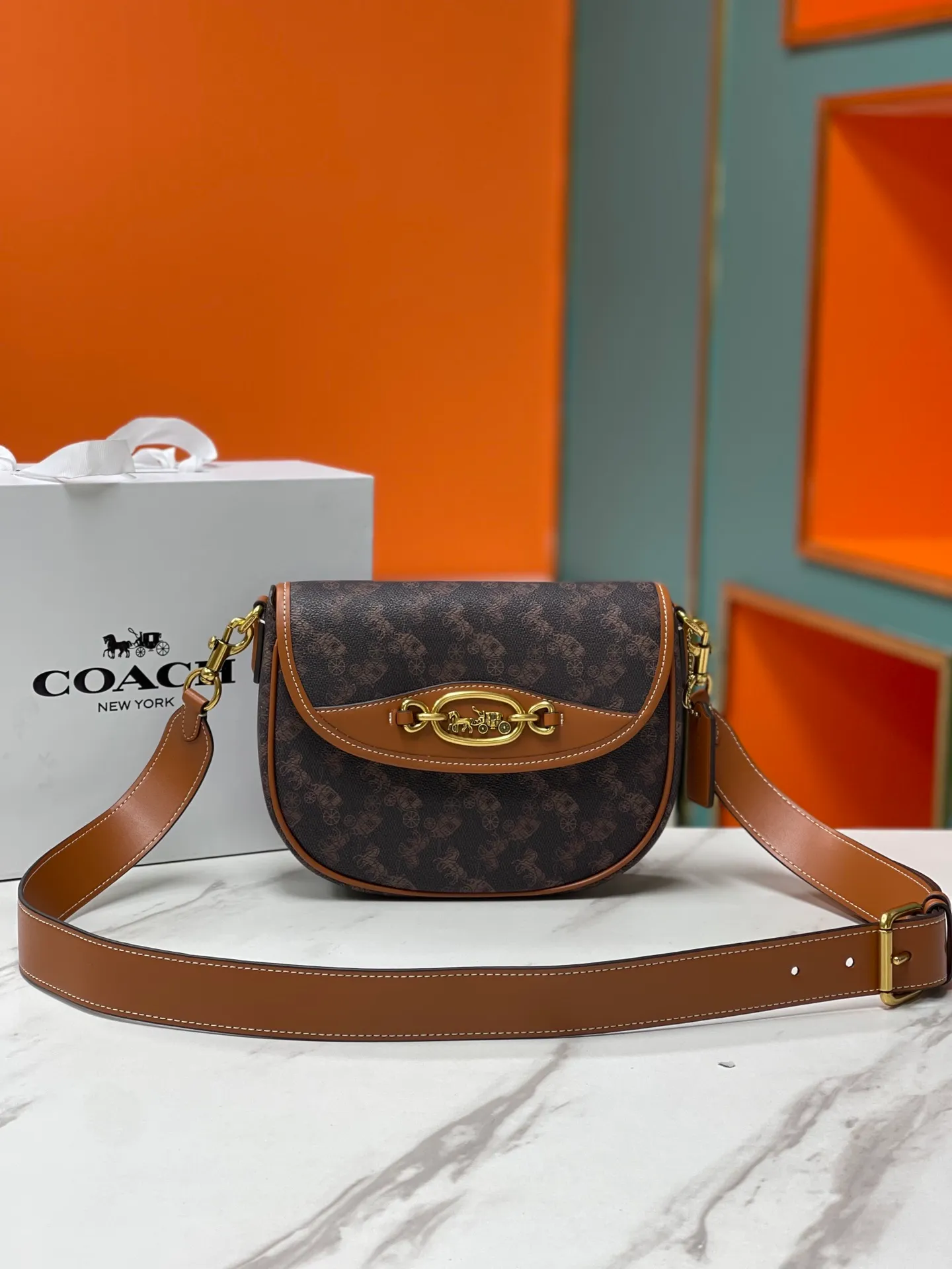 Batch 440💰 Coach’s new counter synchronization model CR512 HARLER shoulder crossbody bag saddle bag, minimalist and casual, casual and versatile item ~ 22x17.5x6cm