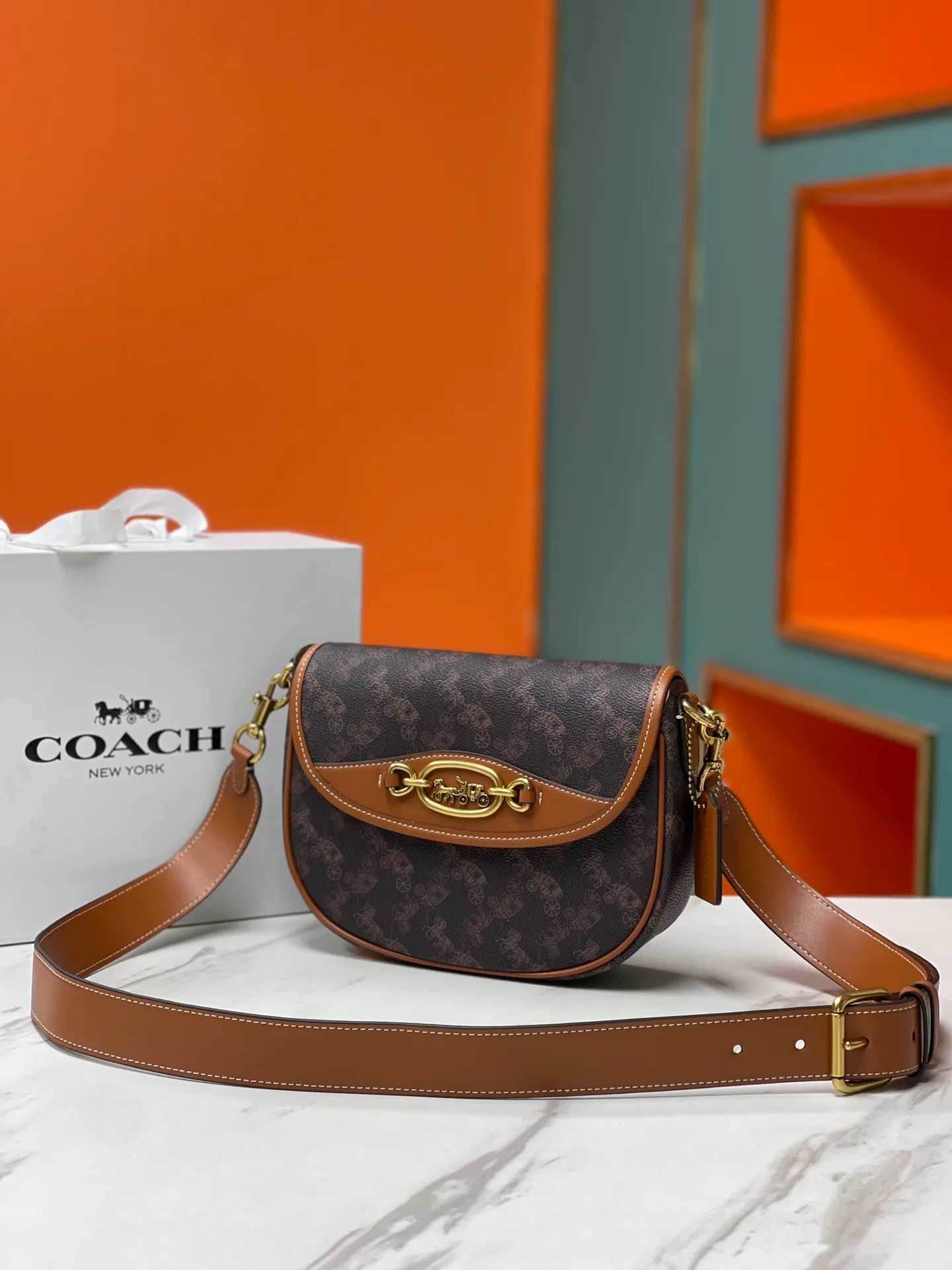 Batch 440💰 Coach’s new counter synchronization model CR512 HARLER shoulder crossbody bag saddle bag, minimalist and casual, casual and versatile item ~ 22x17.5x6cm