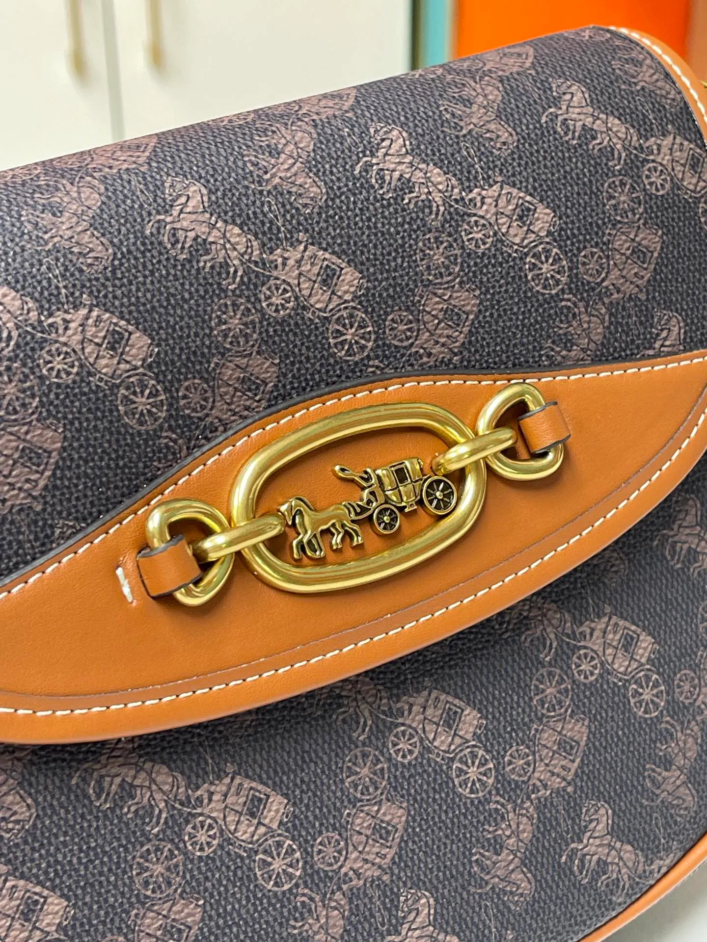 Batch 440💰 Coach’s new counter synchronization model CR512 HARLER shoulder crossbody bag saddle bag, minimalist and casual, casual and versatile item ~ 22x17.5x6cm