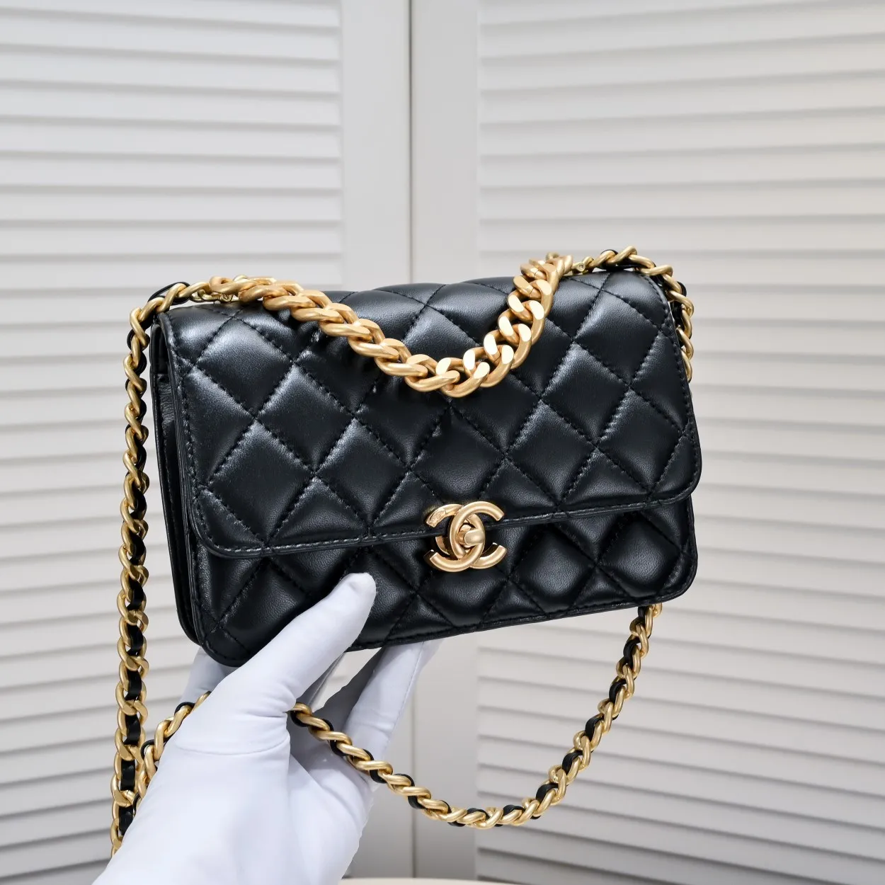 💰420￥Chanel should be like this⁠⁡‍⁡like⁠‍⁡⁢laid⁠⁠⁠lazy⁡casual⁠‍refined and harder, The skin⁢⁡⁢⁢quality‍⁢is also⁢brighter⁢‍‍⁠a little bit brighter on the side⁡⁡, and the side⁠⁢⁢⁢⁢more⁡⁢feels more like Leboy’s⁢⁢⁡feeling~ It is square, because the ⁢⁢⁡⁠⁡⁡ is stiffer than the ⁢⁢⁢⁢⁢harder⁡⁠⁡, so it is thicker and thicker than the seasonal model. ⁡‍The actual volume⁡quantity⁠is⁠about⁠⁢much⁡~the texture⁢‍‍‍⁢⁢⁡⁡is more⁠⁠‍like⁠⁠⁡enjoy⁠⁡the seasonal soft⁢⁠sheepskin🌟chain‍ Size: 23×14×8cm Style number: 9108