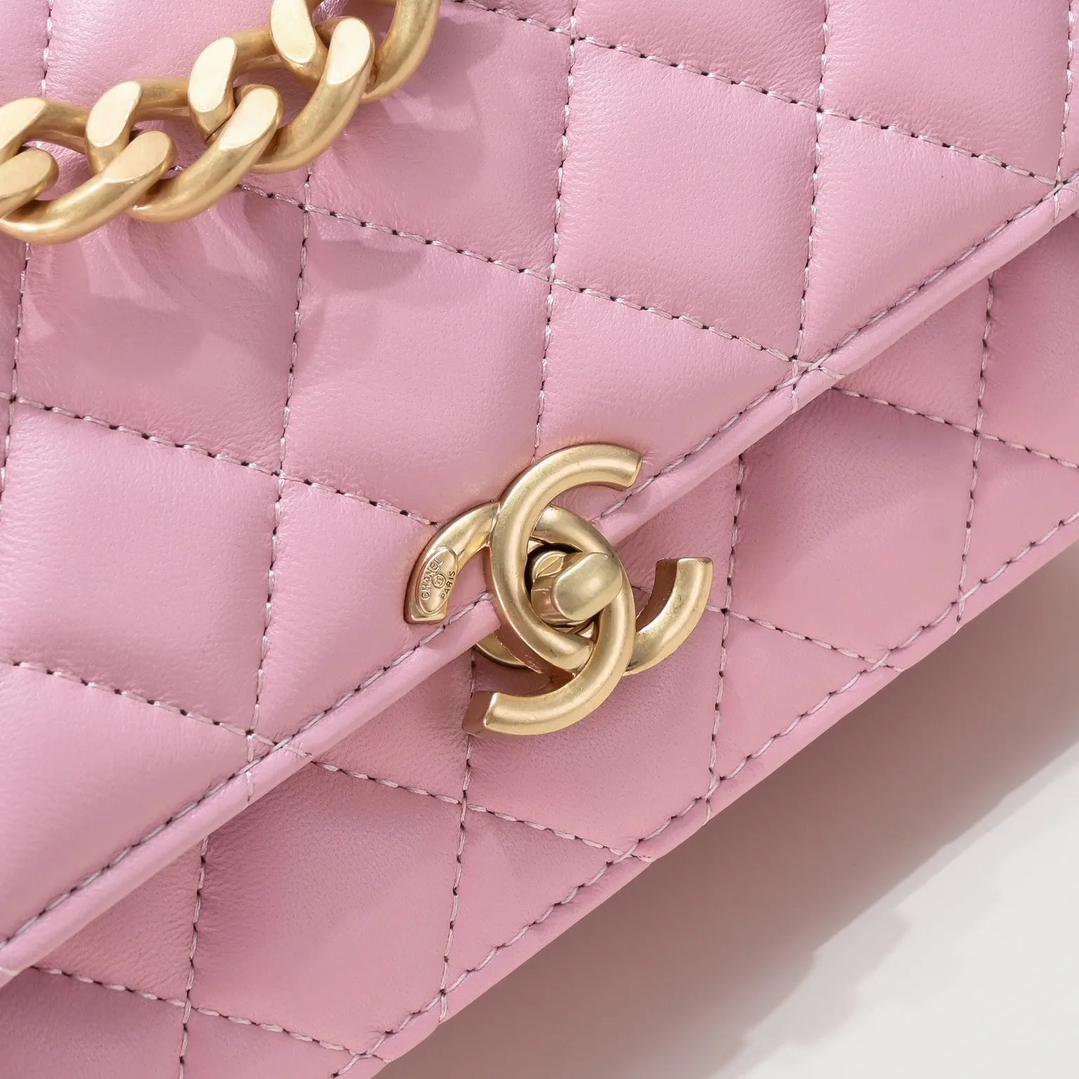 💰420￥Chanel should be like this⁠⁡‍⁡like⁠‍⁡⁢laid⁠⁠⁠lazy⁡casual⁠‍refined and harder, The skin⁢⁡⁢⁢quality‍⁢is also⁢brighter⁢‍‍⁠a little bit brighter on the side⁡⁡, and the side⁠⁢⁢⁢⁢more⁡⁢feels more like Leboy’s⁢⁢⁡feeling~ It is square, because the ⁢⁢⁡⁠⁡⁡ is stiffer than the ⁢⁢⁢⁢⁢harder⁡⁠⁡, so it is thicker and thicker than the seasonal model. ⁡‍The actual volume⁡quantity⁠is⁠about⁠⁢much⁡~the texture⁢‍‍‍⁢⁢⁡⁡is more⁠⁠‍like⁠⁠⁡enjoy⁠⁡the seasonal soft⁢⁠sheepskin🌟chain‍ Size: 23×14×8cm Style number: 9108