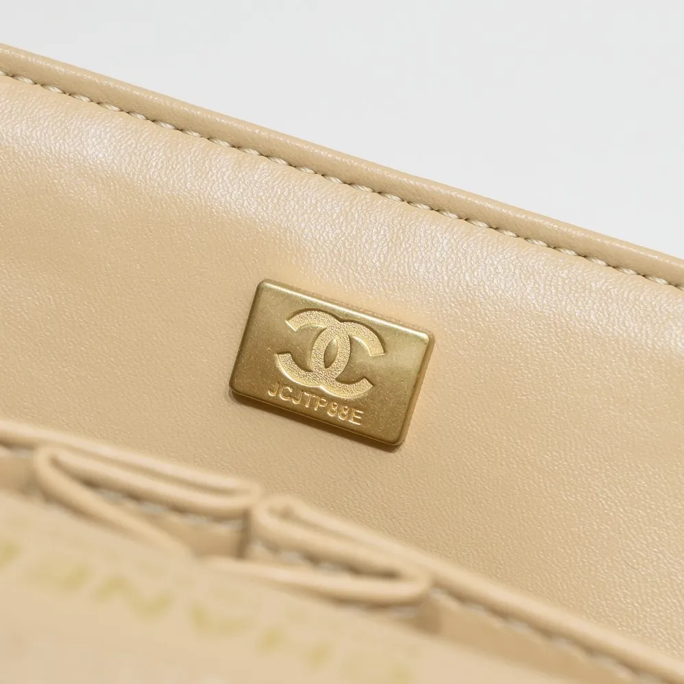 💰460￥Apricot [color] Chanel [color] century classic, carefully crafted with exquisite workmanship of every stitch and thread, imported sheepskin with original hardware, full rhombus 💯The shape of the whole bag is particularly perfect in softness 👍👍😔😔Classic and irresistible, size: 30X18X8cm, style number: 1113