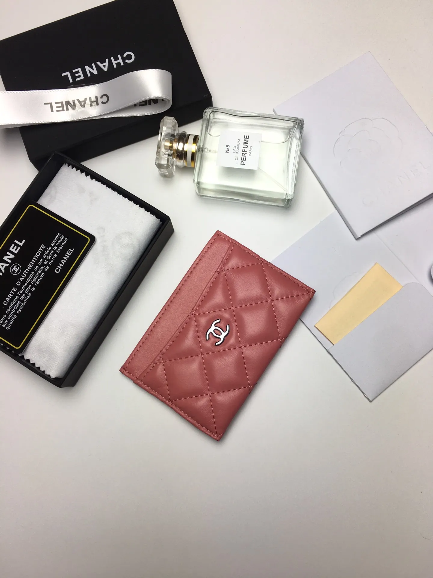 💰90 CHANEL Chanel counter card holder👍Model number: AP446 Size: 7.5×11.2×0.5cm Full sheepskin inside and outside + silver hardware😍😍Fine workmanship High-end quality [Rose] Complete accessories
