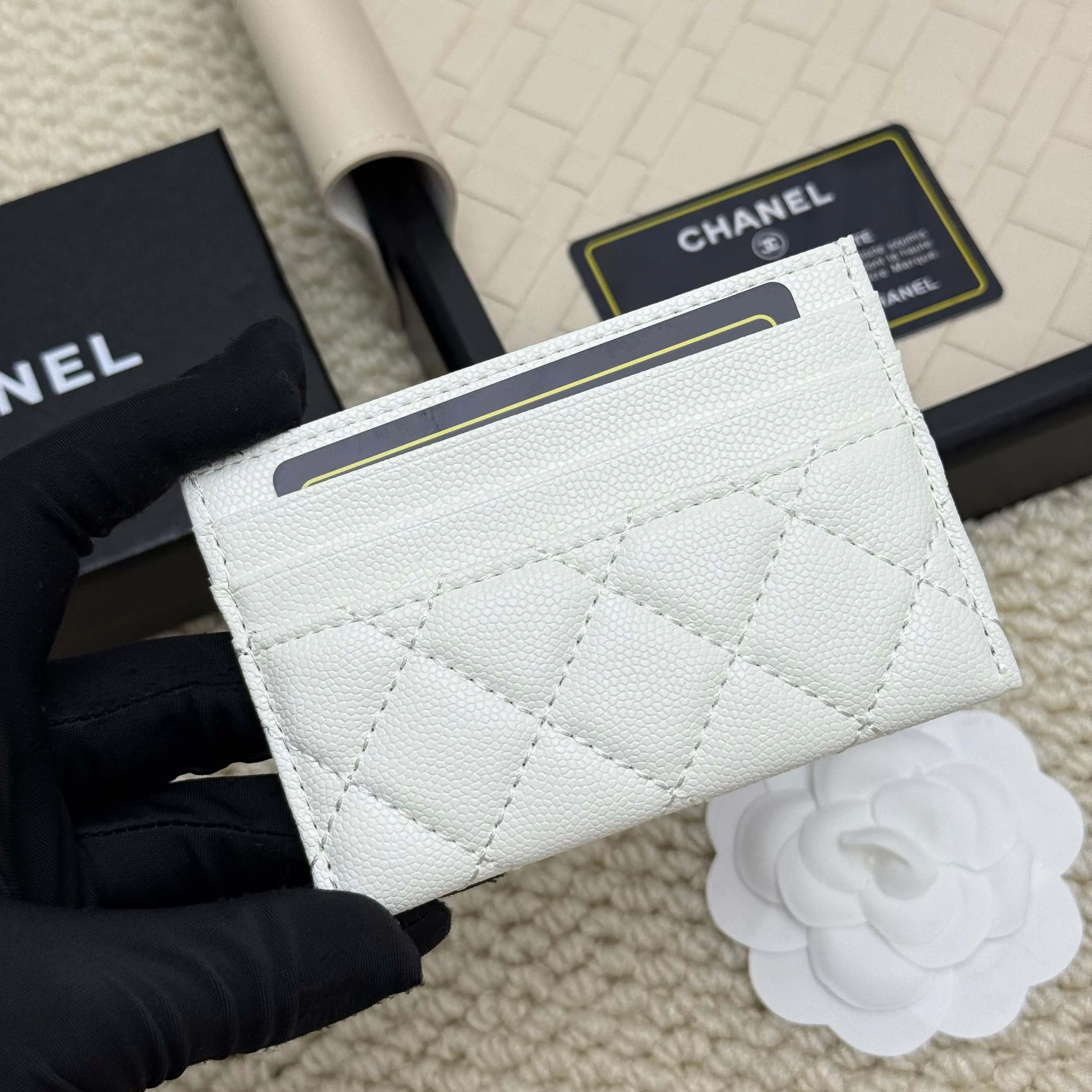 💰110 Chanel's new model, model: AP7776 31 card holder, sheepskin ball pattern. This new 31 card holder comes in several cute pink colors and can hold 6 or 7 cards no problem❣️ Size: 8*11