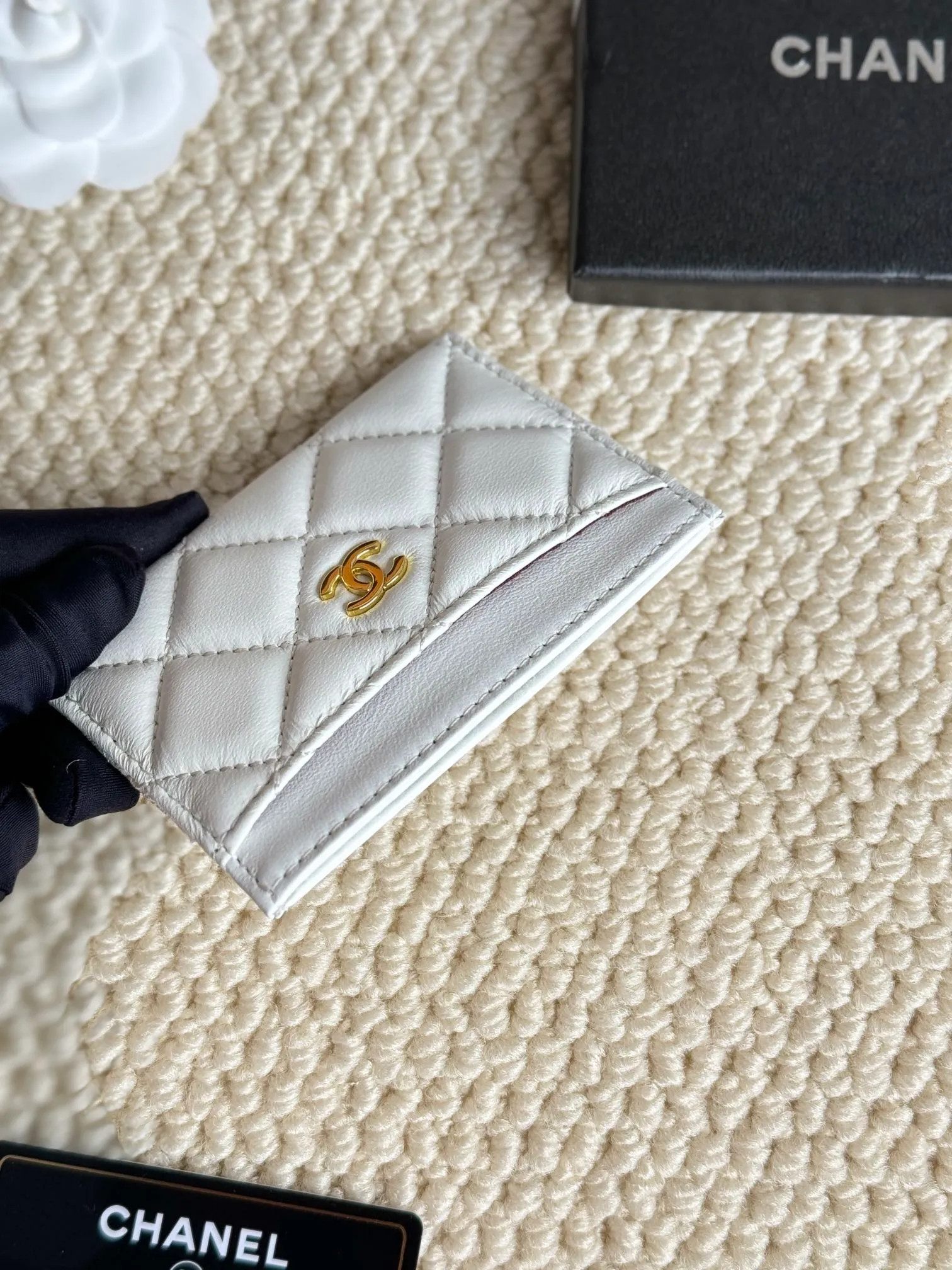 💰100Chanel Chanel counter classic card holder Model number: AP456 Made of sheepskin, a classic and timeless mini card holder. Super cute😍 Size: 7.5×11.2×0.5cm Fine workmanship and high-end quality