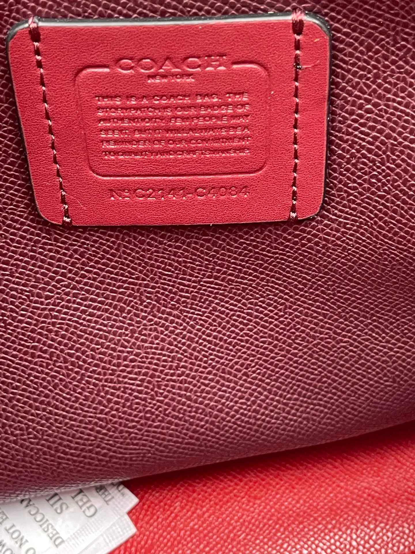 Batch 400💰coach/Coach new model number: C4084 new [Mollie Tote 25] small size tote. But there is no shortage of compartments. The material is classic and durable. There are many ways to match it. It can be carried by hand, on the shoulder, or cross-body. Another popular style. Little sisters, get it now! New colors are being unlocked ~ Size: 25*19*11,