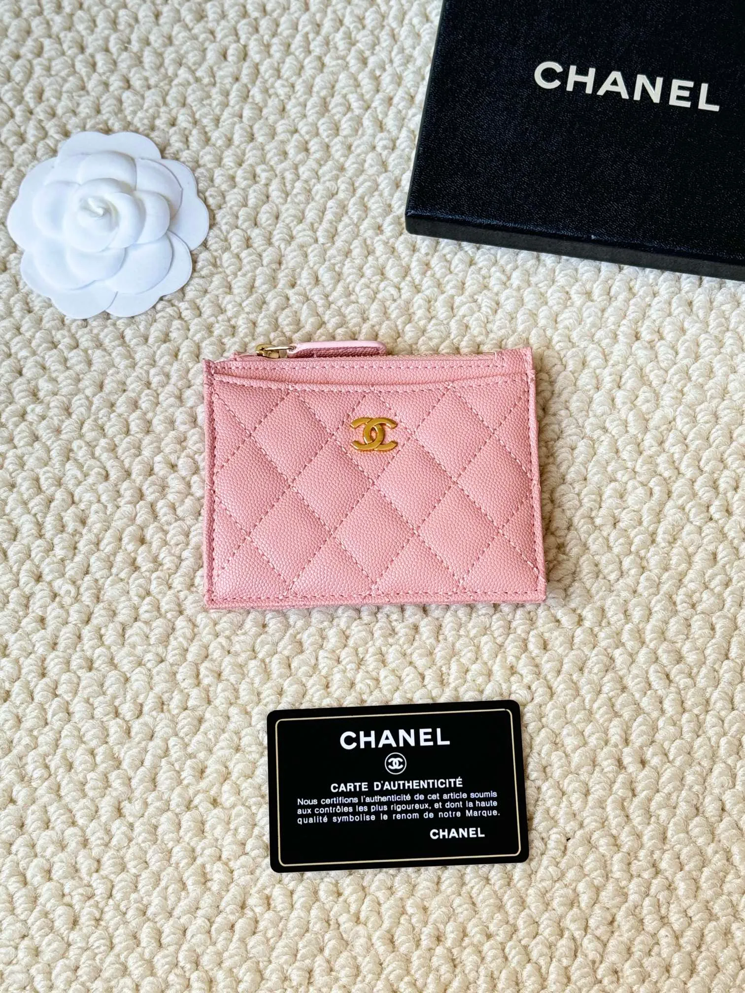 💰120 Chanel single-pull card holder can hold four cards and change, can be held in hand, can be put in the bag, easy to store, small and cute mini card holder, made of cowhide, model number A84105, size: 9x11.5cm​