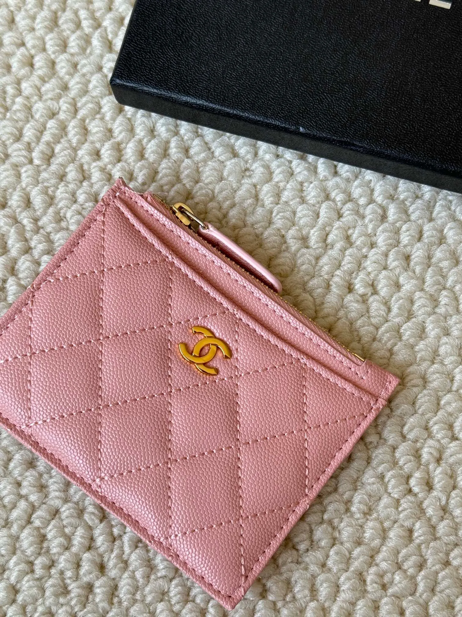 💰120 Chanel single-pull card holder can hold four cards and change, can be held in hand, can be put in the bag, easy to store, small and cute mini card holder, made of cowhide, model number A84105, size: 9x11.5cm​