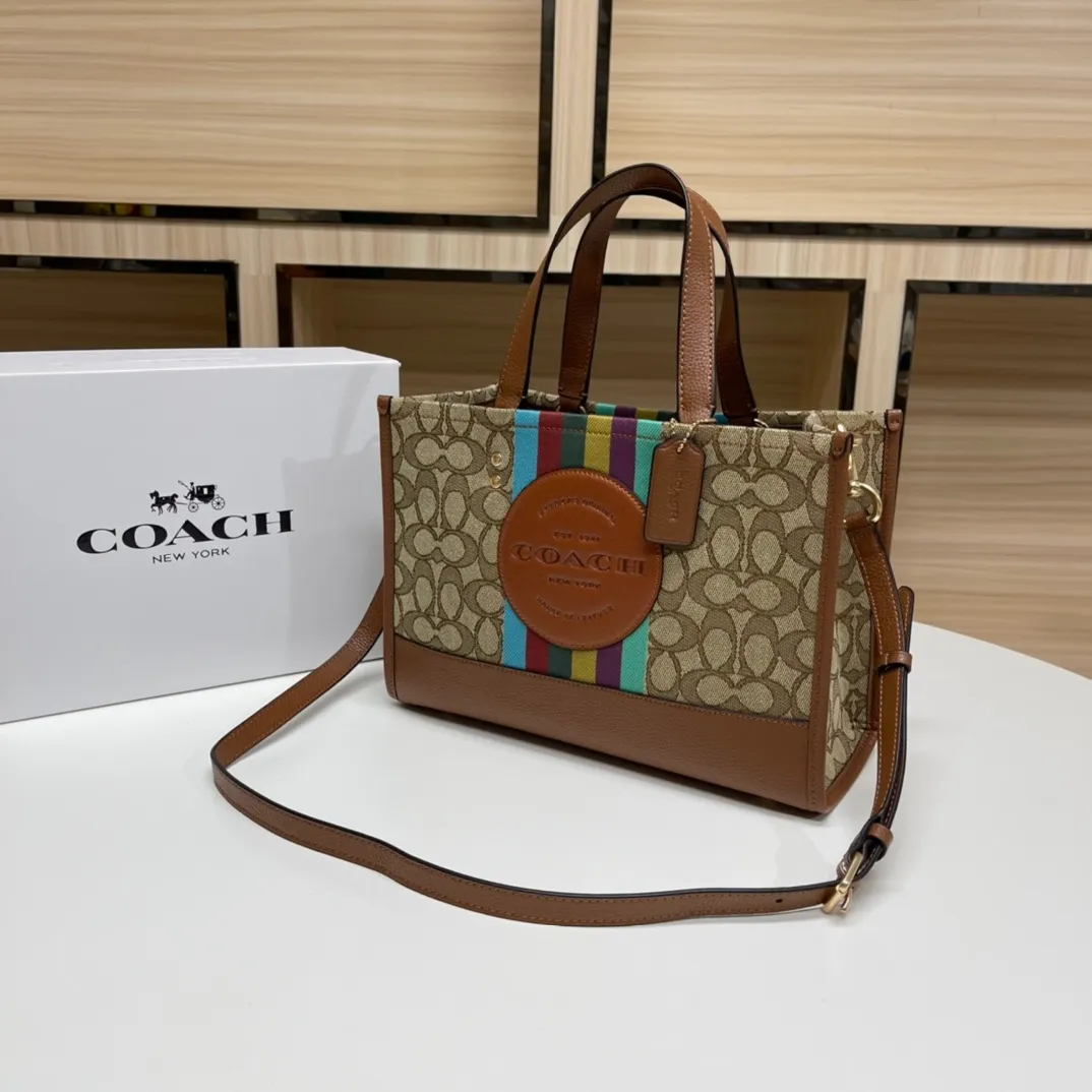 Top original order 400 in batches💰. Coach/Coach new model: 5794 new Dempsey series tote bag, single shoulder crossbody bag, printed canvas fabric, fashionable and versatile style ~ length 30 height 23 width 13cm🌸