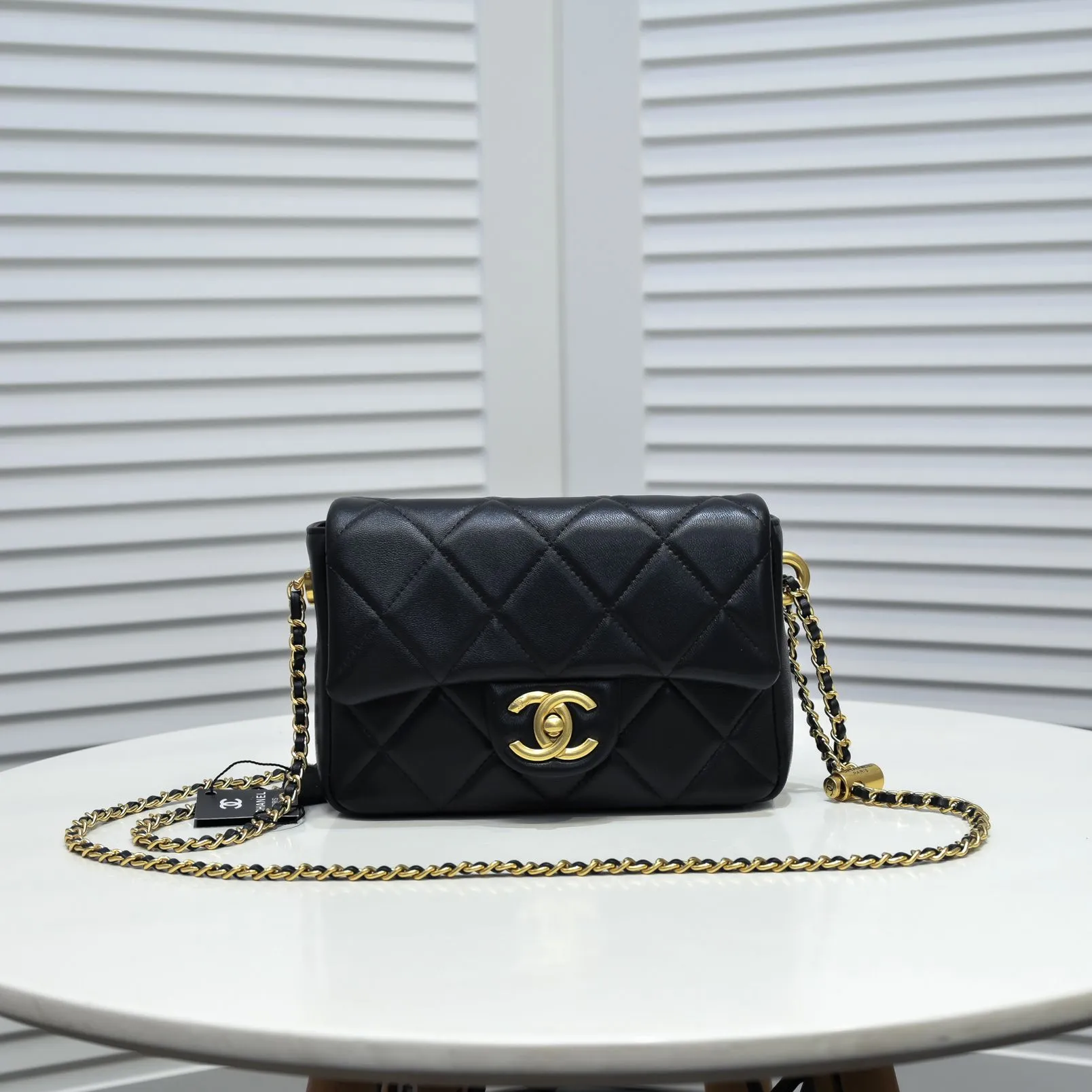 💰380￥Chanel 21K’s latest popular Mini rectangular bag 👜 Sheepskin 🐃 Classic diamond flap bag, decorated with gold chain and button design pendant, adjustable shoulder strap, fragrant decoration handbag, stand out, interpretation of timeless ♾️ elegance. Size: 19x13x6cm