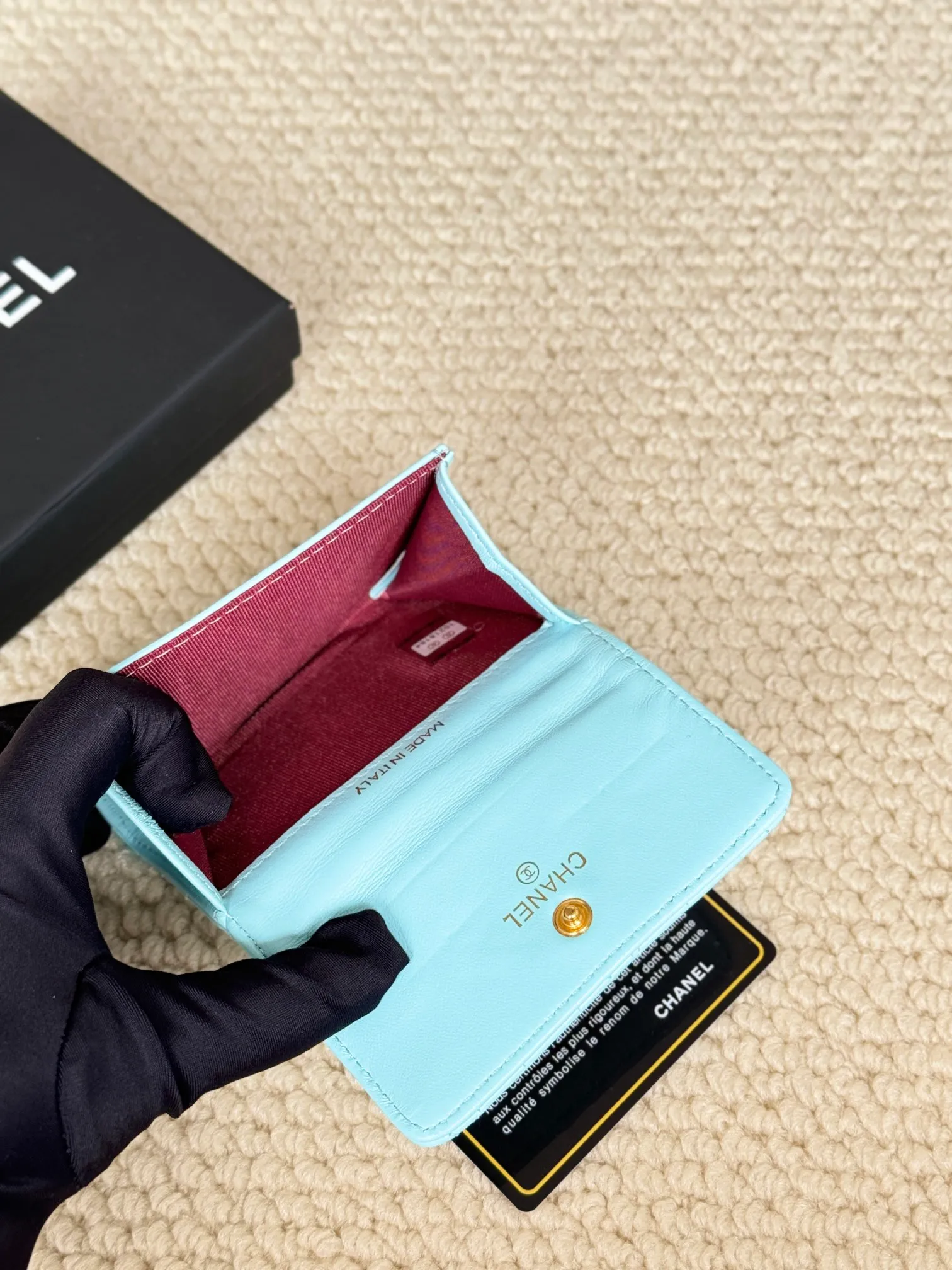 💰130 model number AP3610 CHANEL new flap coin purse. This year’s latest logo is paired with rhombus, lambskin and retro hardware... This card holder has a large capacity. It can hold about 1,000 yuan at a 20% discount of 100 yuan, and it can also hold 2.3 cards, which is very practical! Size 11*8.5*3cm