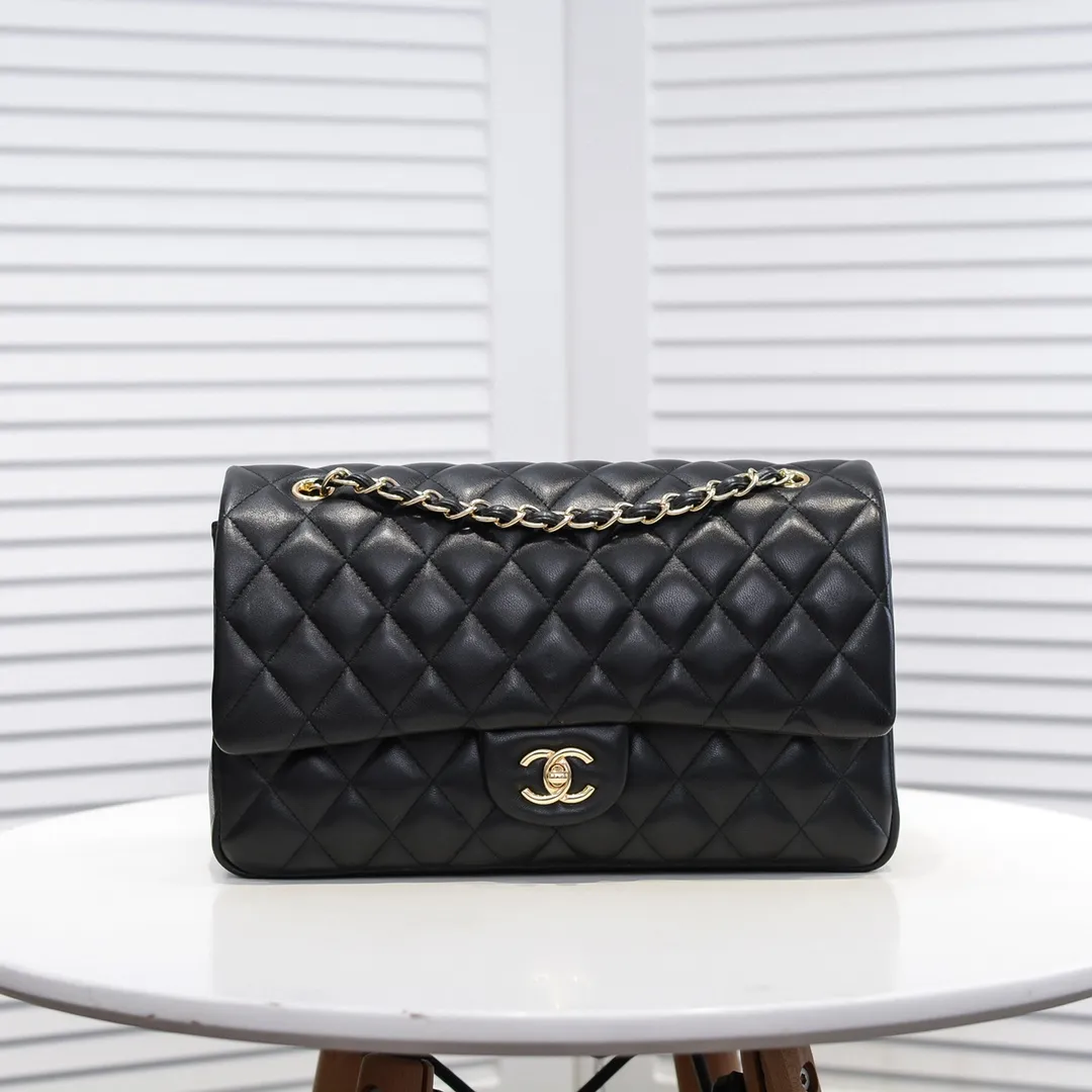 💰480￥[Color] Chanel [Color] Century Classic, carefully crafted with exquisite workmanship of every stitch and thread, imported sheepskin with original hardware, full diamond pattern 💯The shape of the whole bag is particularly perfect in softness 👍👍😔😔Classic and irresistible, size: 30X18X8cm, style number: 1113