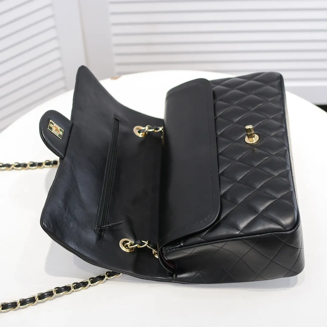 💰480￥[Color] Chanel [Color] Century Classic, carefully crafted with exquisite workmanship of every stitch and thread, imported sheepskin with original hardware, full diamond pattern 💯The shape of the whole bag is particularly perfect in softness 👍👍😔😔Classic and irresistible, size: 30X18X8cm, style number: 1113