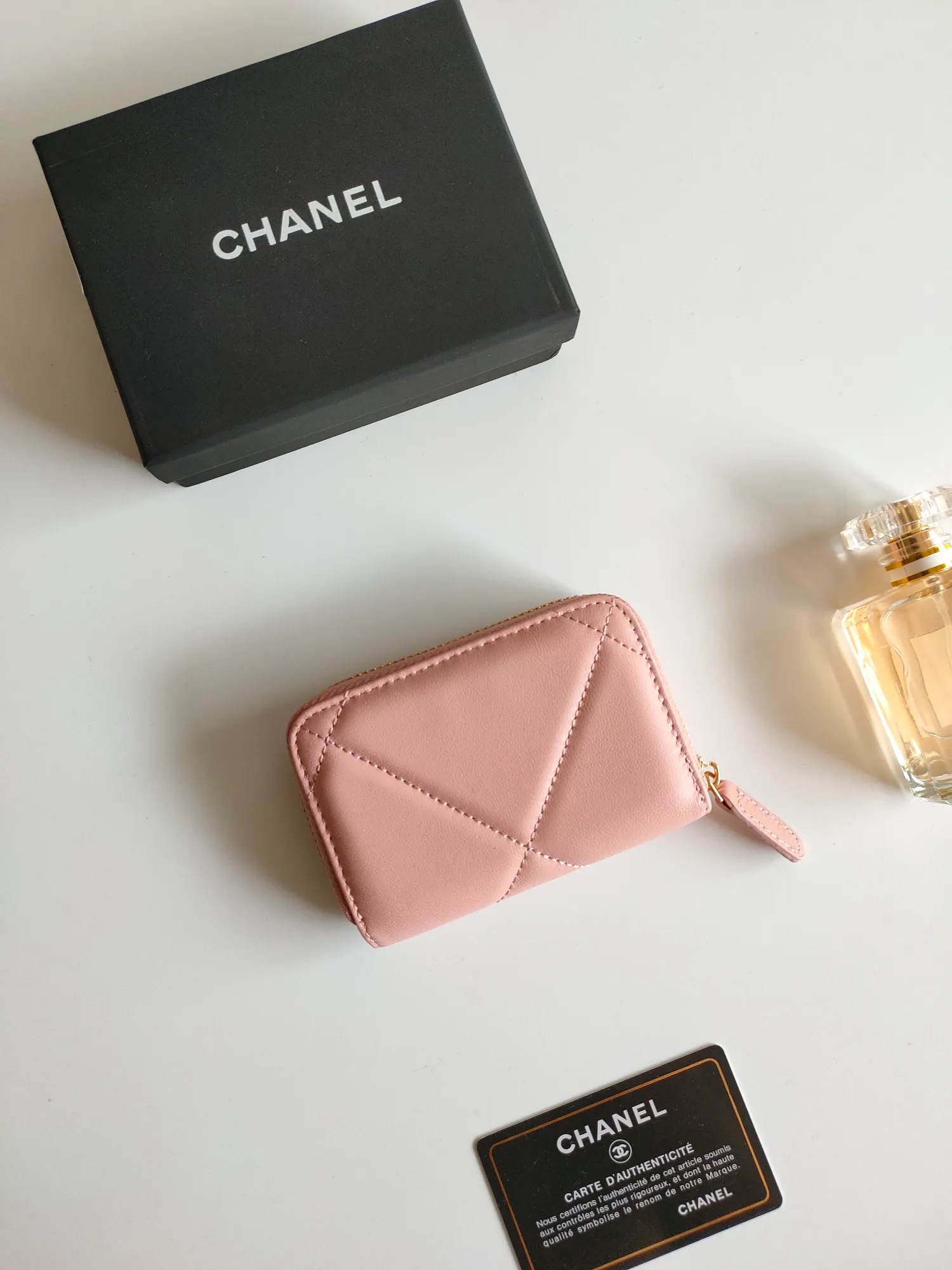 ￥120 Chanel card holder❤Coin purse️❤️Full leather inside and outside. Counter style. Impeccable workmanship details. Adhere to high quality. Style number: P1910 Size: 11.5x8cm