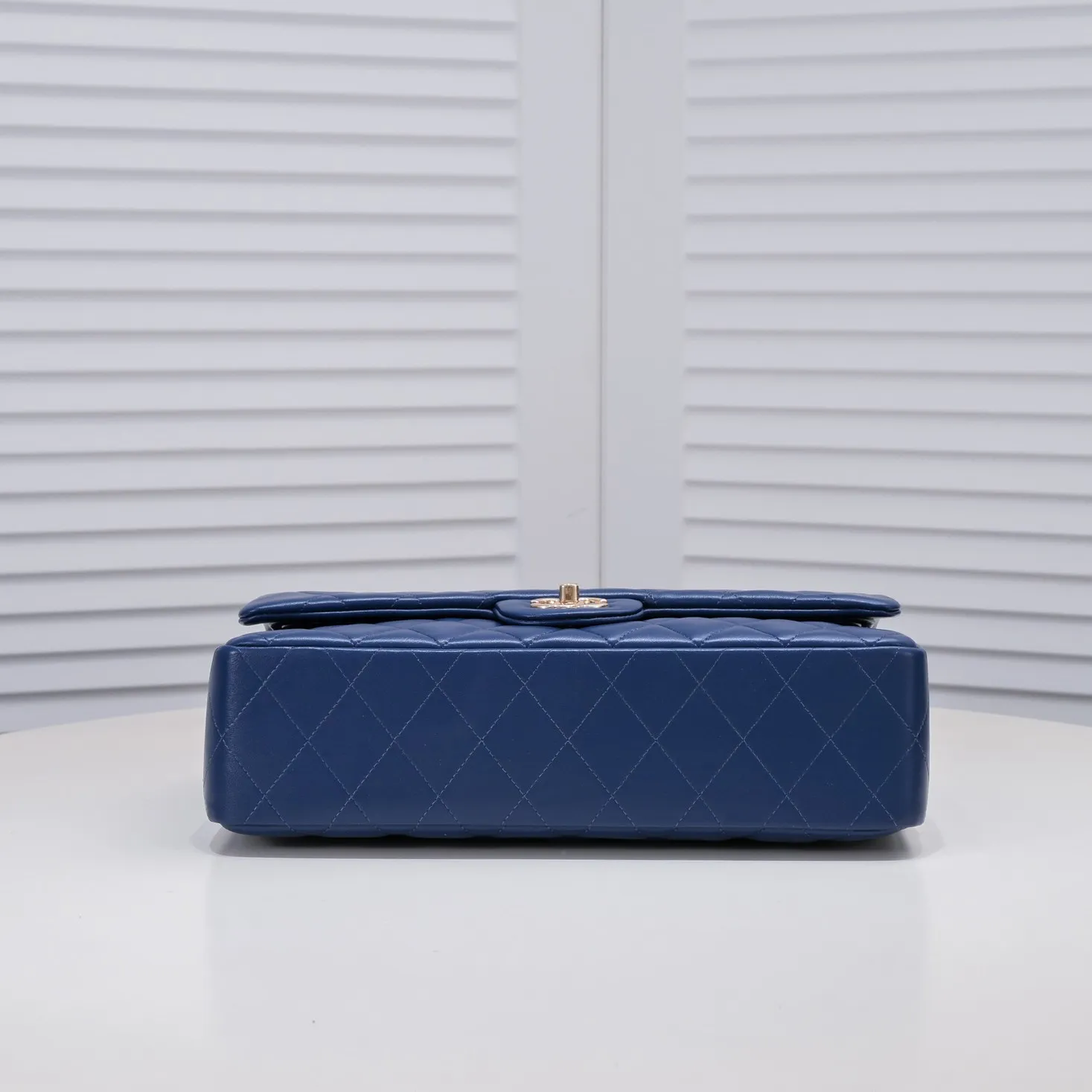 💰460￥Dark blue [color] Chanel [color] century classic, carefully crafted with exquisite workmanship of every stitch and thread, imported sheepskin with original hardware, full rhombus 💯The shape of the whole bag is particularly perfect in softness 👍👍😔😔Classic and irresistible, size: 30X18X8cm, style number: 1113