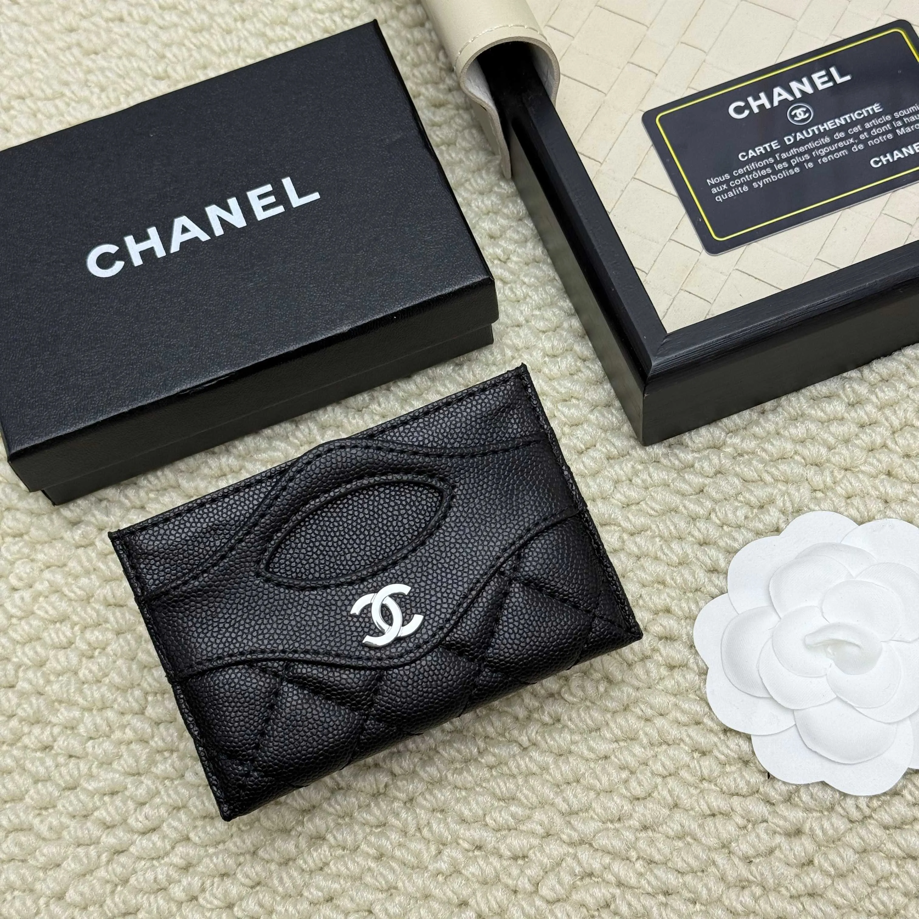 💰110 Chanel's new model, model: AP7776 31 card holder, sheepskin ball pattern. This new 31 card holder comes in several cute pink colors and can hold 6 or 7 cards no problem❣️ Size: 8*11