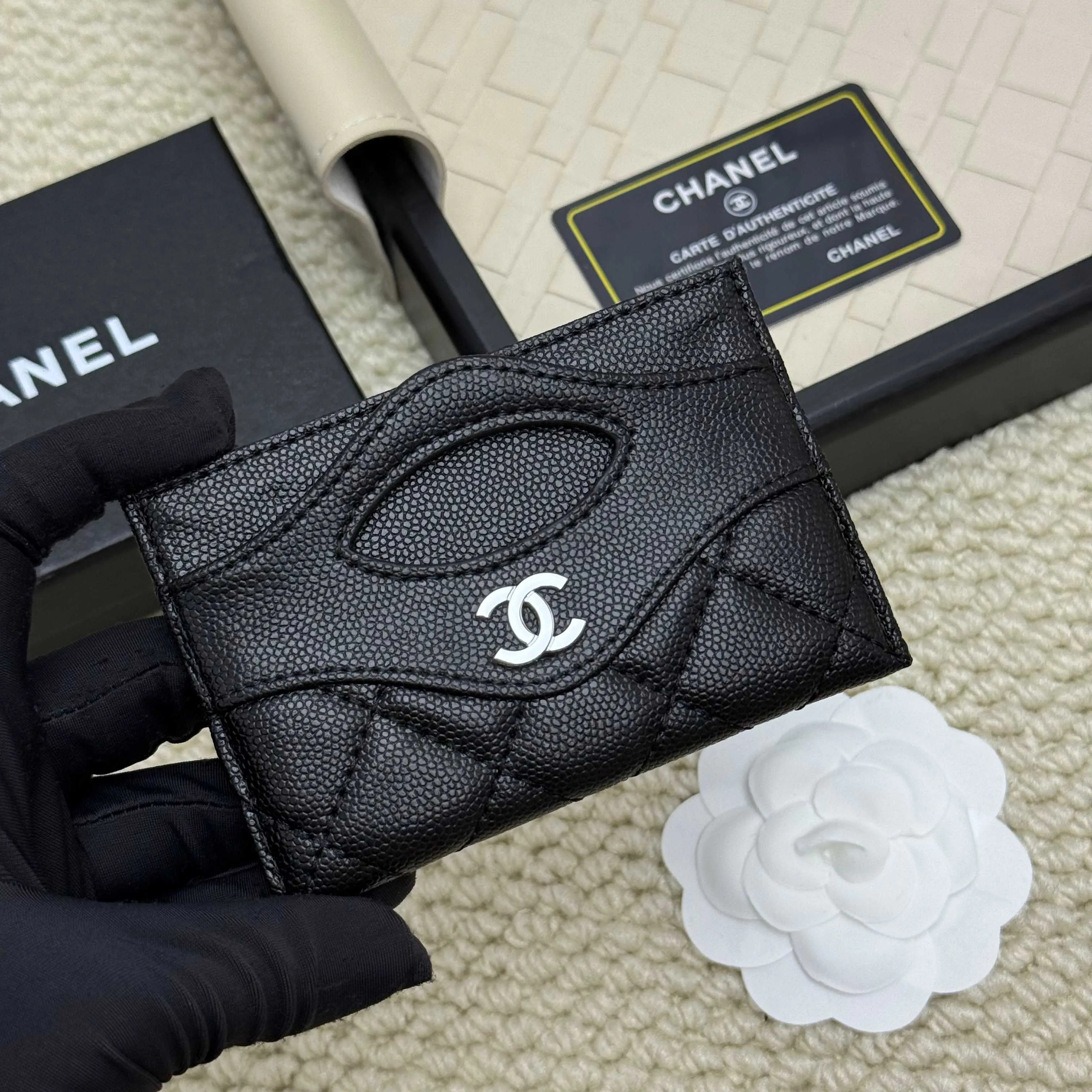 💰110 Chanel's new model, model: AP7776 31 card holder, sheepskin ball pattern. This new 31 card holder comes in several cute pink colors and can hold 6 or 7 cards no problem❣️ Size: 8*11