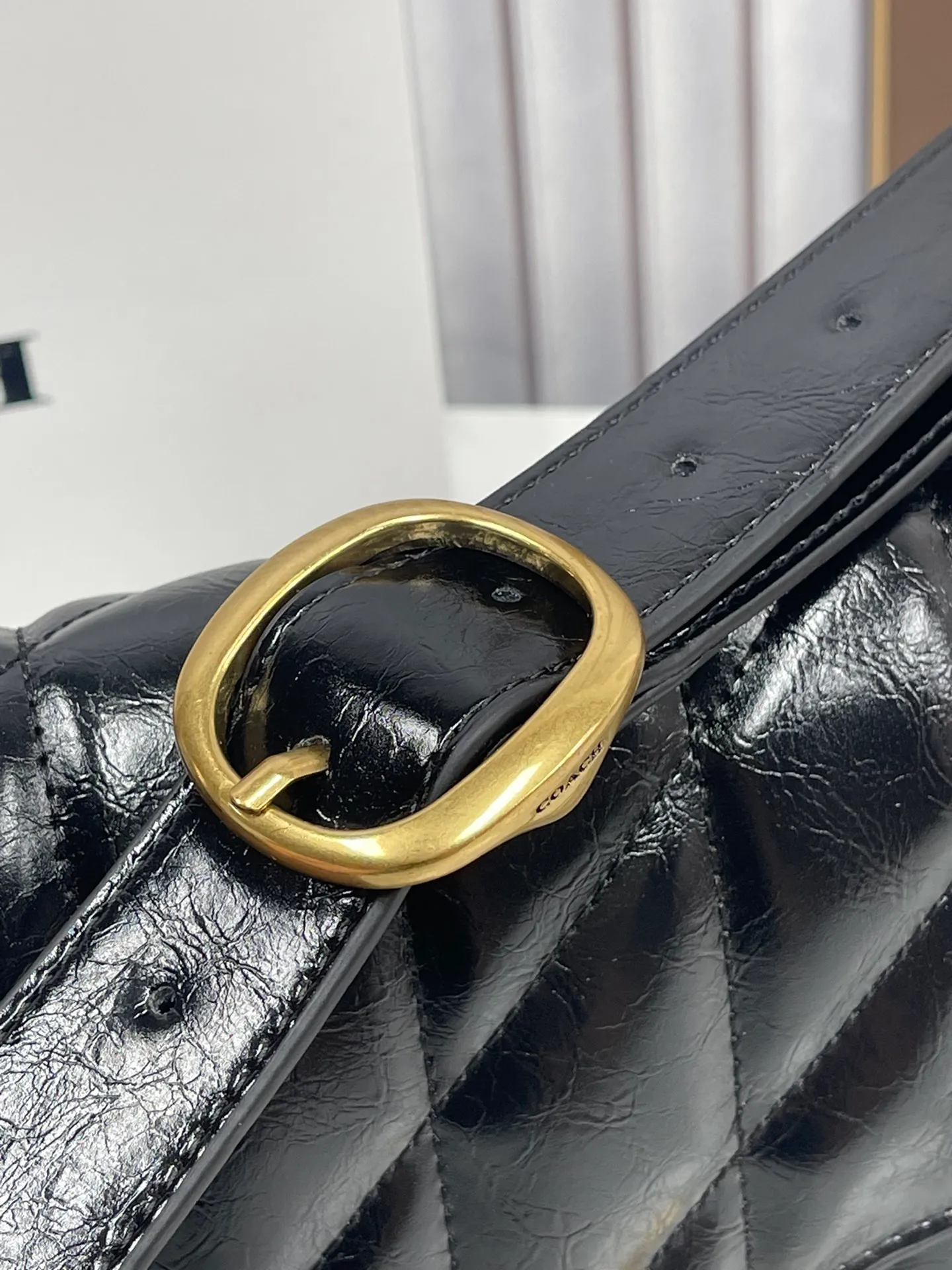 P520💰New product in December chaintabby model CAF55 waxed cowhide, added internal compartment, cover is soft and casual, multi-layered super packaging, super practical, three shoulder straps and chains can create a variety of styles, size 26:16.5*8.5