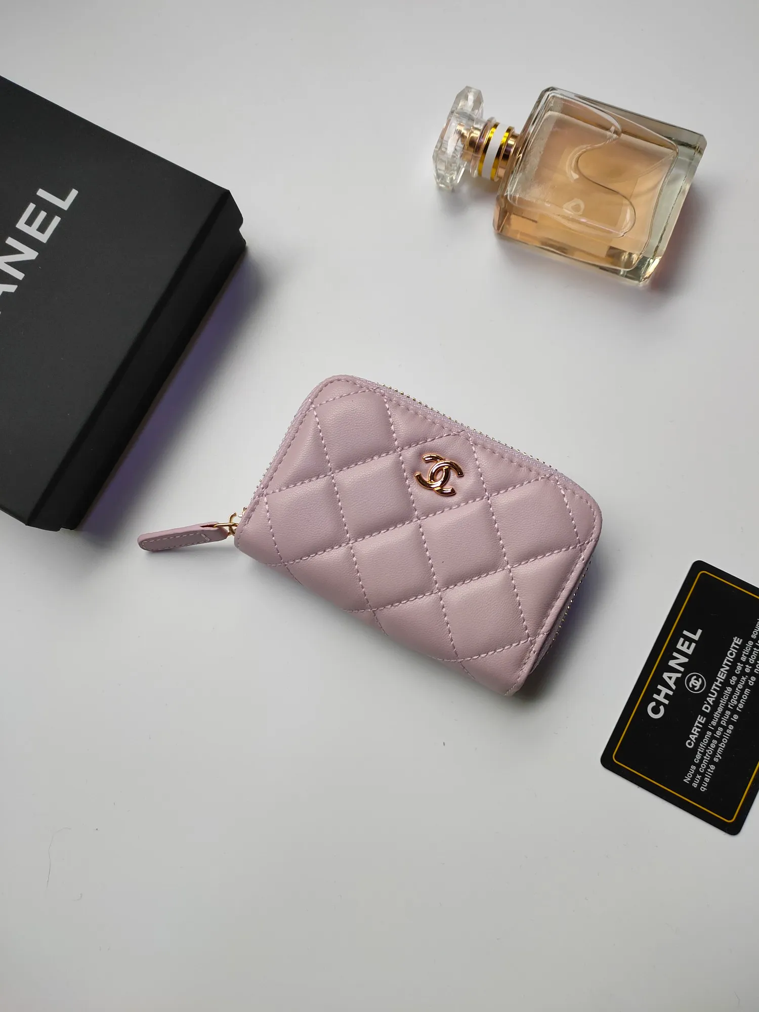 ￥110 Chanel card holder❤Coin purse️❤️Full leather inside and outside. Counter style. Impeccable workmanship details. Adhere to high quality. Style number: AP452 Size: 10x9cm