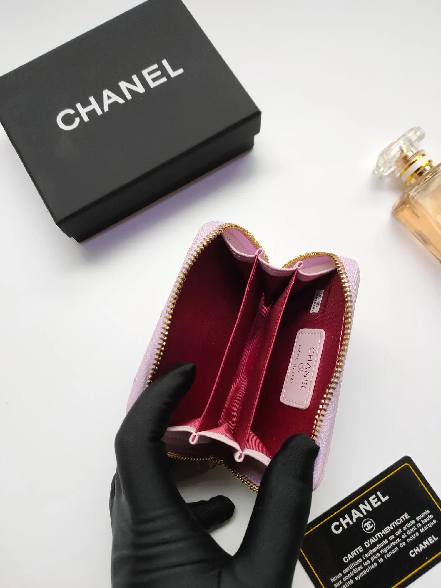 ￥110 Chanel card holder❤Coin purse️❤️Full leather inside and outside. Counter style. Impeccable workmanship details. Adhere to high quality. Style number: AP452 Size: 10x9cm