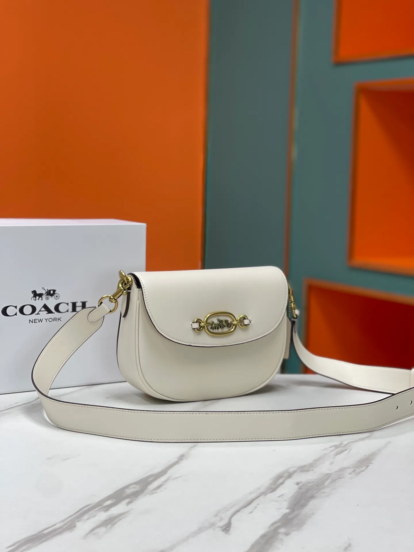 Batch 440💰 Coach’s new counter synchronization model CM705 HARLER shoulder crossbody bag saddle bag, minimalist and casual, casual and versatile item ~ 22x17.5x6cm