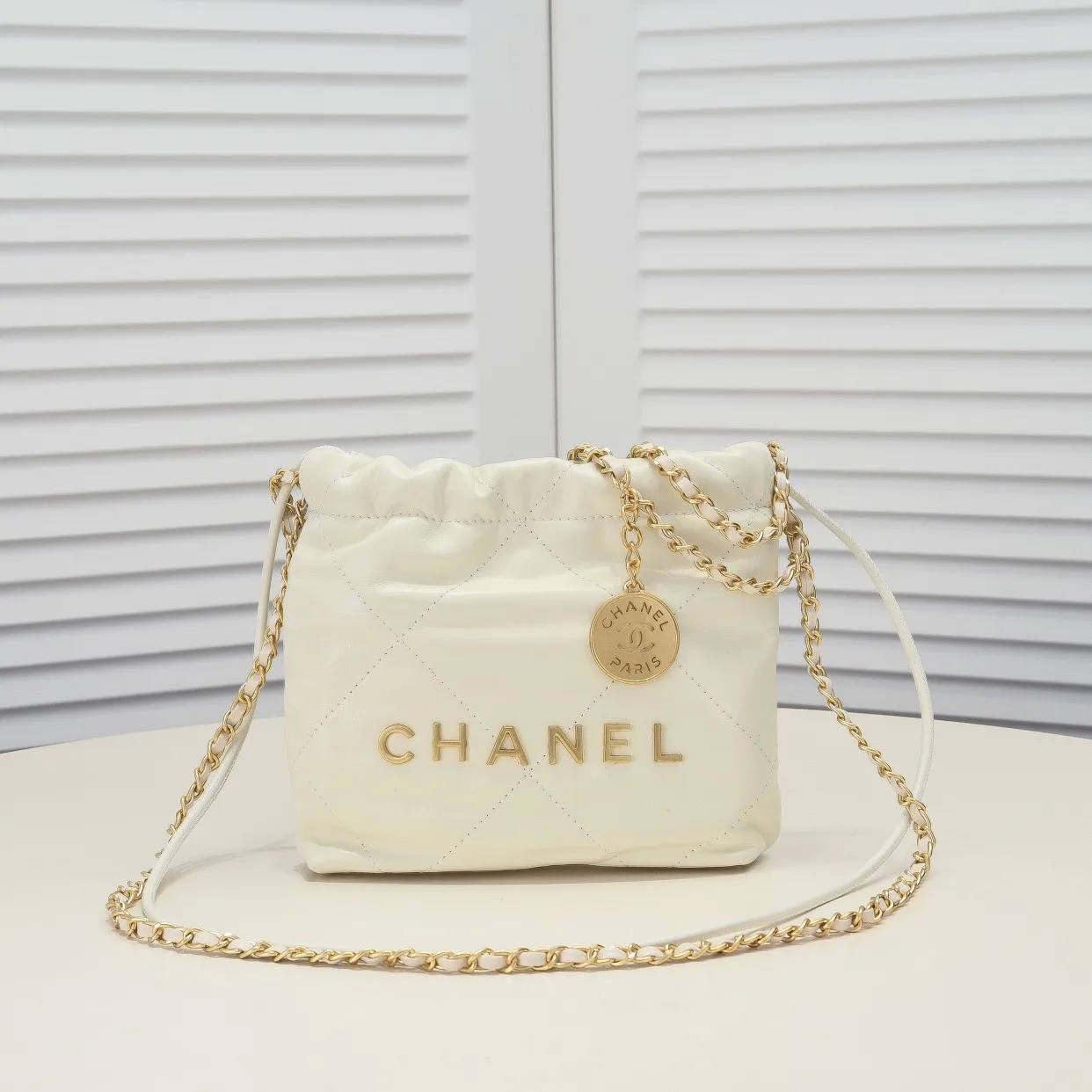 💰380￥106🥰Chanel’s mini22 is a hit. Chanel’s bag accessories will always be planted from the just-concluded 2023 spring and summer series, especially this season’s new Minisize22 bag. The classic black model♌️mini version. I love it. Style number: AS3980 Size: 19-20-6cm