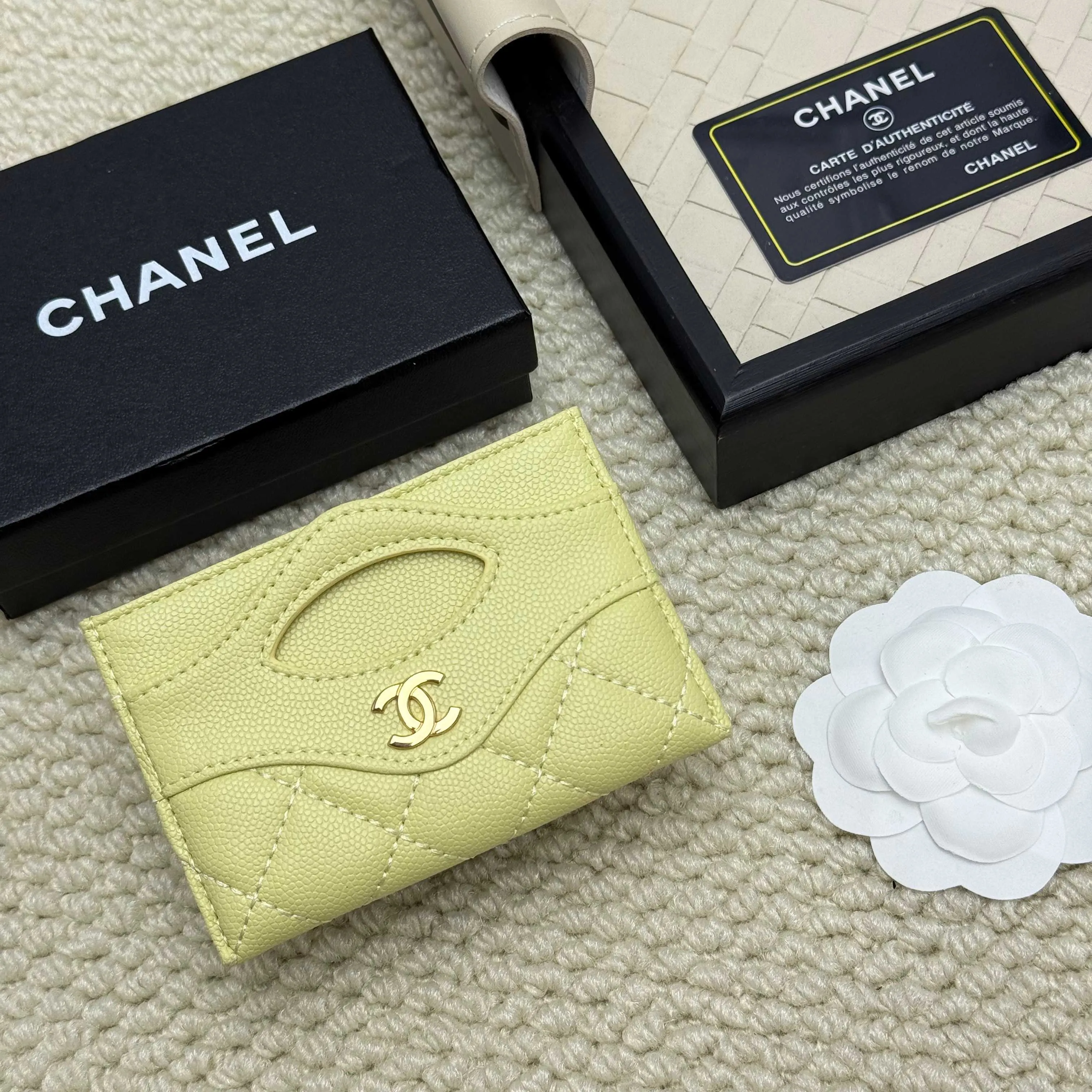 💰110 Chanel's new model, model: AP7776 31 card holder, sheepskin ball pattern. This new 31 card holder comes in several cute pink colors and can hold 6 or 7 cards no problem❣️ Size: 8*11
