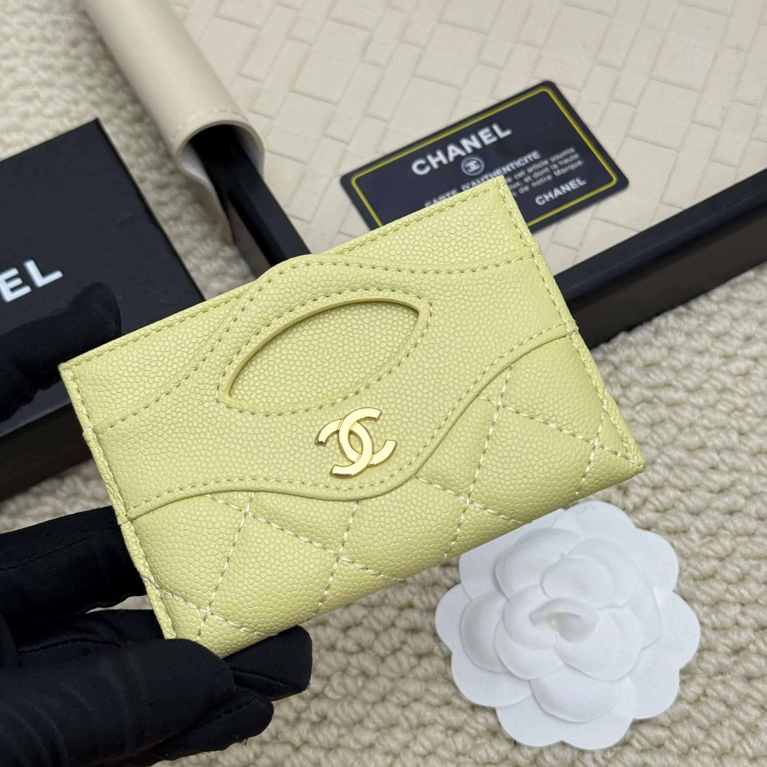 💰110 Chanel's new model, model: AP7776 31 card holder, sheepskin ball pattern. This new 31 card holder comes in several cute pink colors and can hold 6 or 7 cards no problem❣️ Size: 8*11