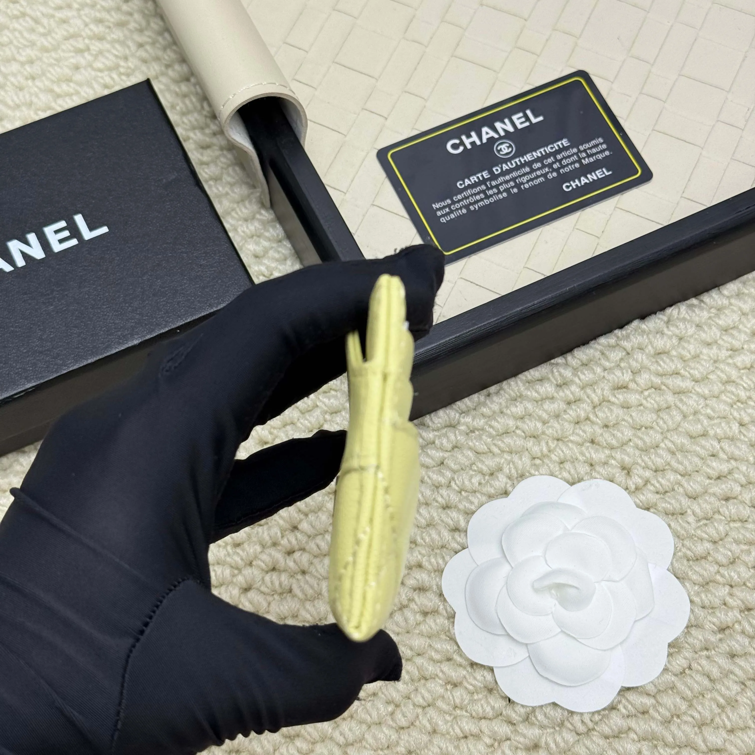 💰110 Chanel's new model, model: AP7776 31 card holder, sheepskin ball pattern. This new 31 card holder comes in several cute pink colors and can hold 6 or 7 cards no problem❣️ Size: 8*11
