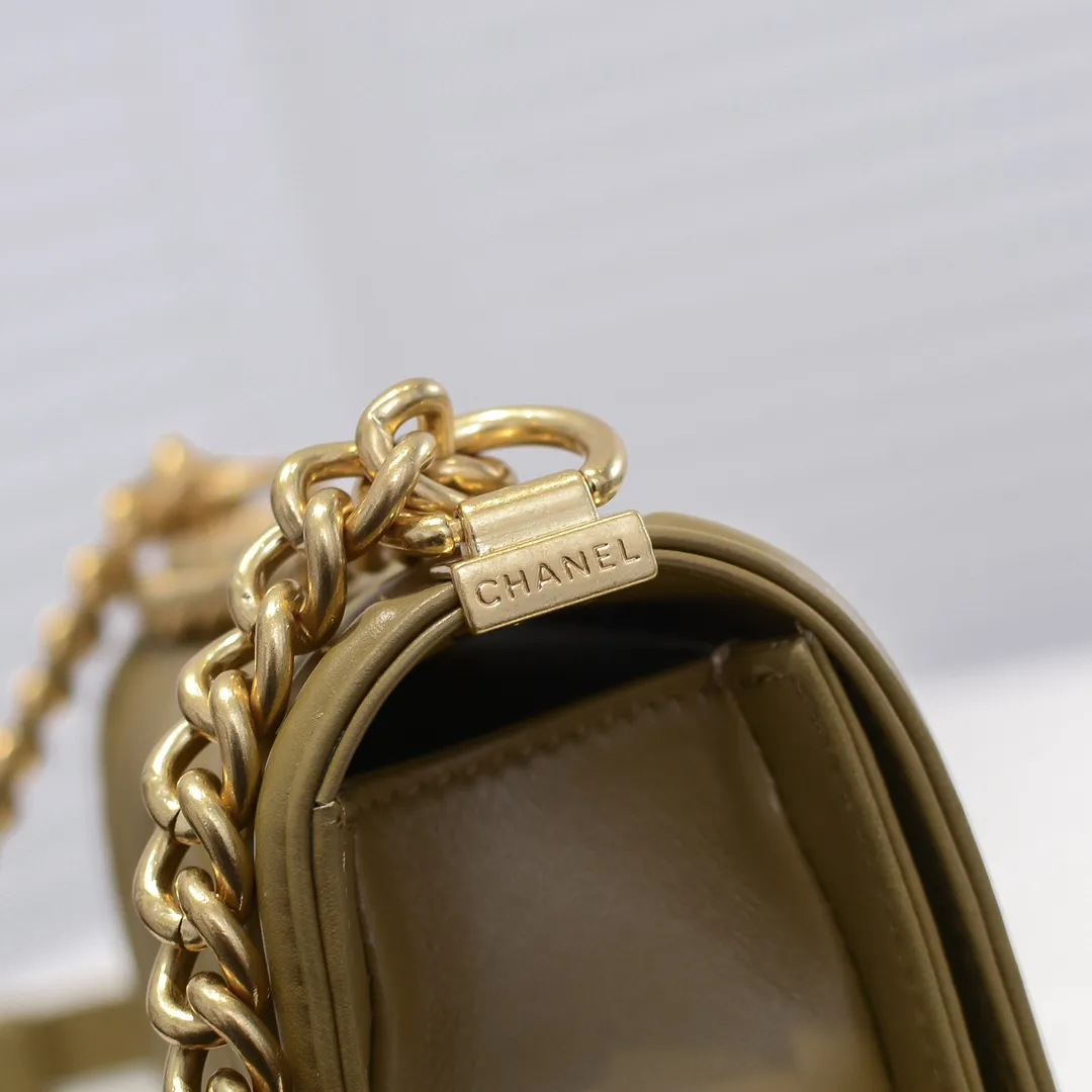 💰400￥ (Full sheepskin with original hardware) [Smile] Chanel Chanel 👑 Lambskin [Lightning] Thickened electroplated hardware accessories 🌈 The workmanship is comparable to the original order 💪 The bottom can be pinched and rebounded without trace, absolutely spot-on and real-life, fashionable and durable 💪💪 High-end quality, no pressure in and out of the drill cabinet 💏, size 20*12*7cm, style number 67085