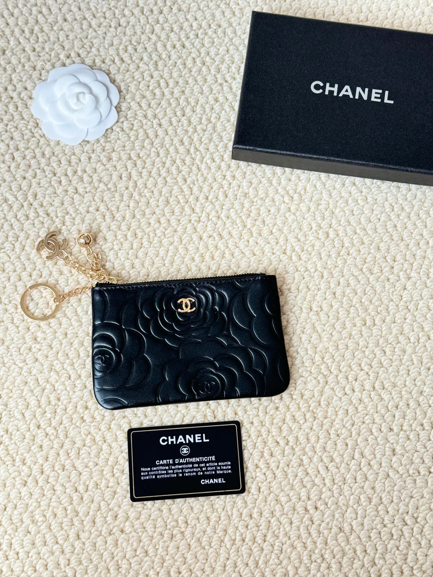 💰130 chanel camellia pendant coin purse💦 Style number: A50168 Classic small carry-on bag, one of the most practical bags in the era of mobile payment, cards, change, key and lipstick in one package, cute, practical and connotative, nice card holder, key bag, coin purse, lipstick bag Reference size: 9.5×15×0.5cm
