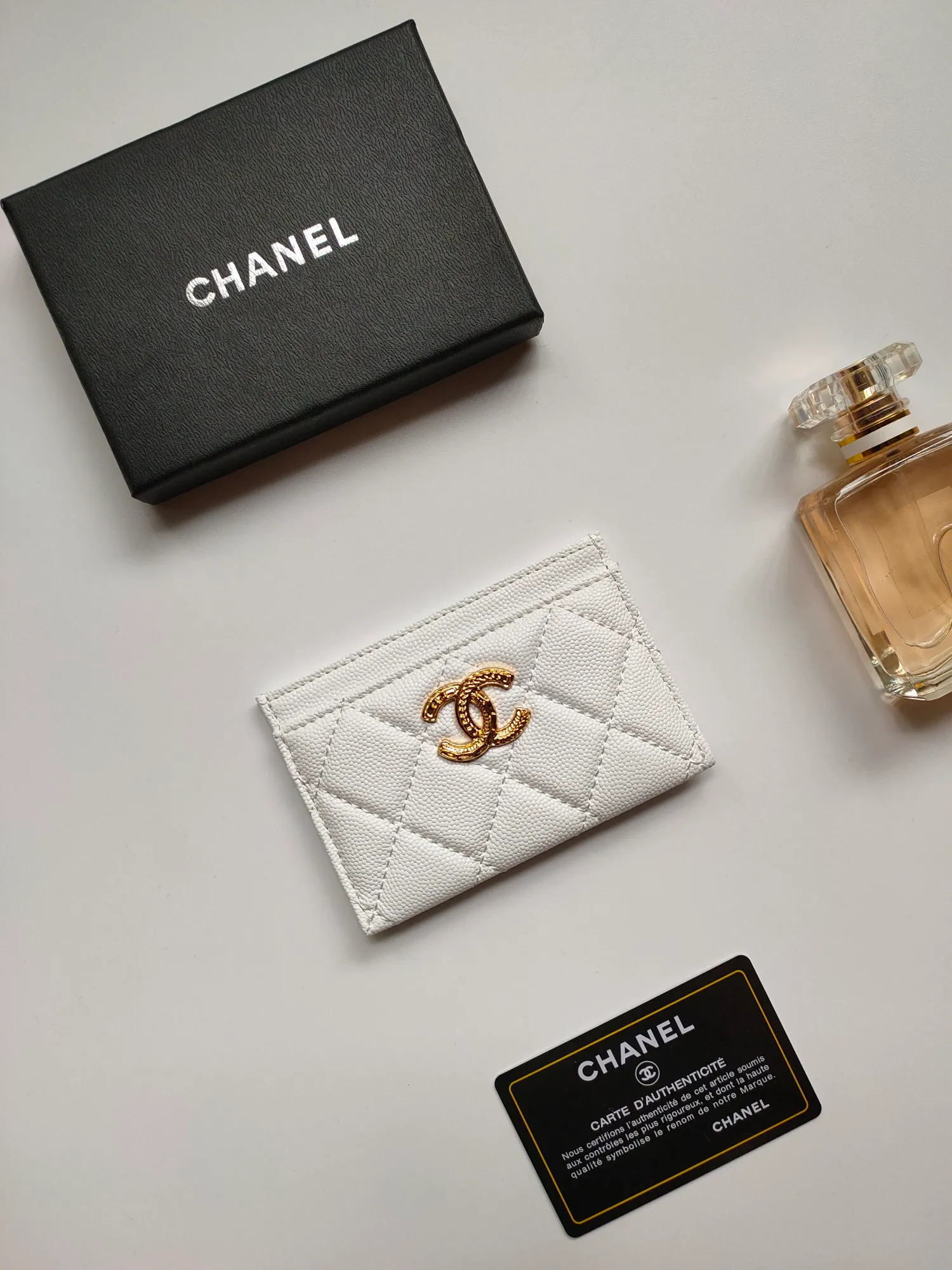 💰110💰Model 3188 CHANEL 22k embossed lgo large double C hardware, official website latest in 2023🆕card holder, caviar medium ball grain cowhide, anti-scratch, super glossy, 3 card slots each put a card, you can also put a card + a few coins in the middle