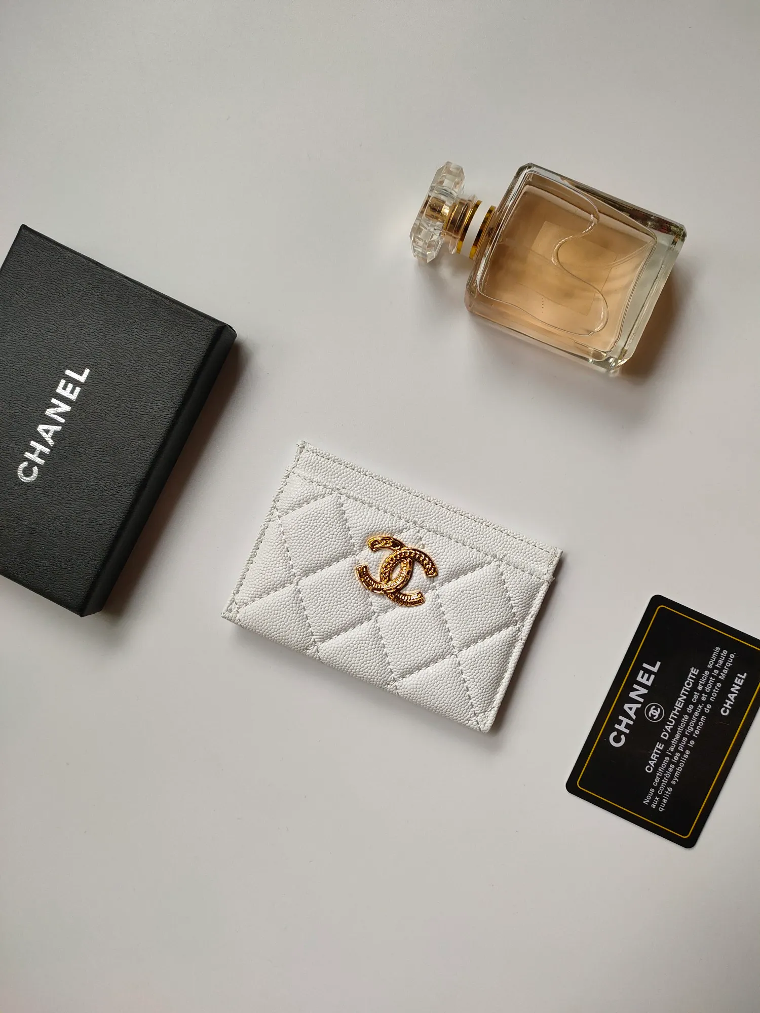 💰110💰Model 3188 CHANEL 22k embossed lgo large double C hardware, official website latest in 2023🆕card holder, caviar medium ball grain cowhide, anti-scratch, super glossy, 3 card slots each put a card, you can also put a card + a few coins in the middle