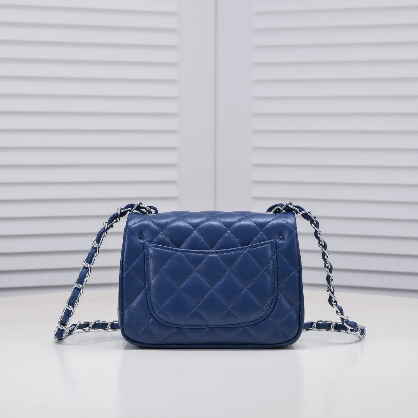 💰310￥Dark blue Chanel🔺🚴🏼💸Choose high-quality sheepskin🌺Original split version and made one to one 💯The hand feel is first-class, 🌲The camera-shaped inspired design fully embodies perfection! [Qiang] [Qiang] Integrates art and practicality, [Ladybug] Gorgeous and low-key plump 💯📨📨Classic is irresistible, ♒ You have to receive it to understand ✈✈🍭🍭Insist on high quality and low price🐟🐟, model number: 1115, size: 17.5*13*5 cm