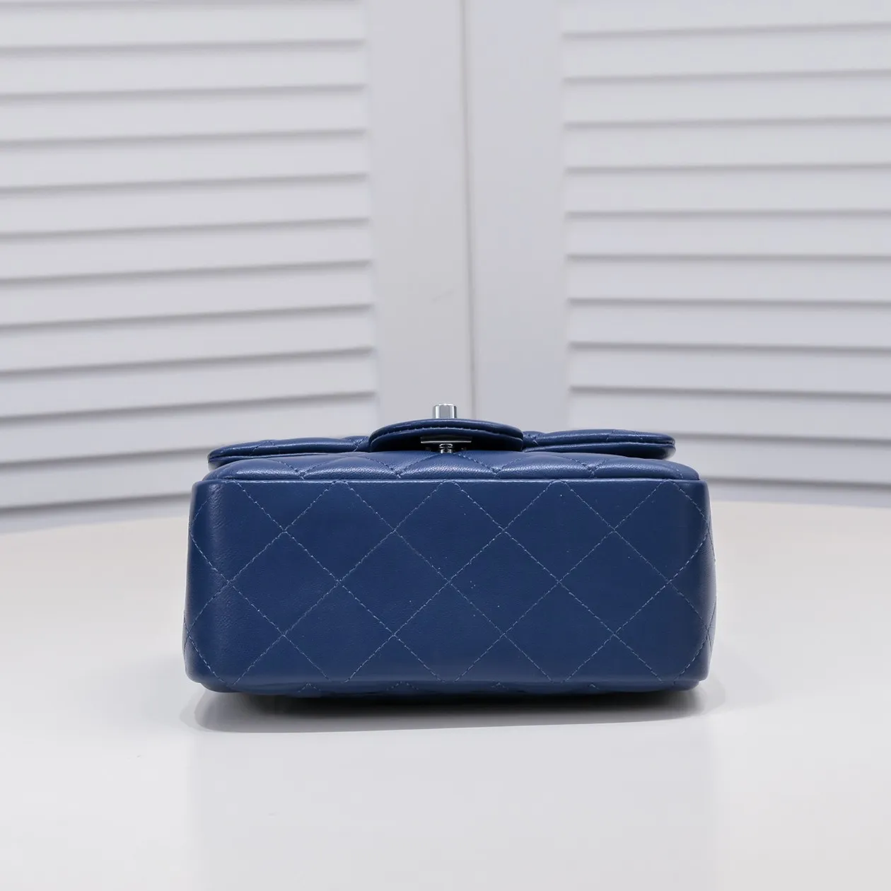 💰310￥Dark blue Chanel🔺🚴🏼💸Choose high-quality sheepskin🌺Original split version and made one to one 💯The hand feel is first-class, 🌲The camera-shaped inspired design fully embodies perfection! [Qiang] [Qiang] Integrates art and practicality, [Ladybug] Gorgeous and low-key plump 💯📨📨Classic is irresistible, ♒ You have to receive it to understand ✈✈🍭🍭Insist on high quality and low price🐟🐟, model number: 1115, size: 17.5*13*5 cm