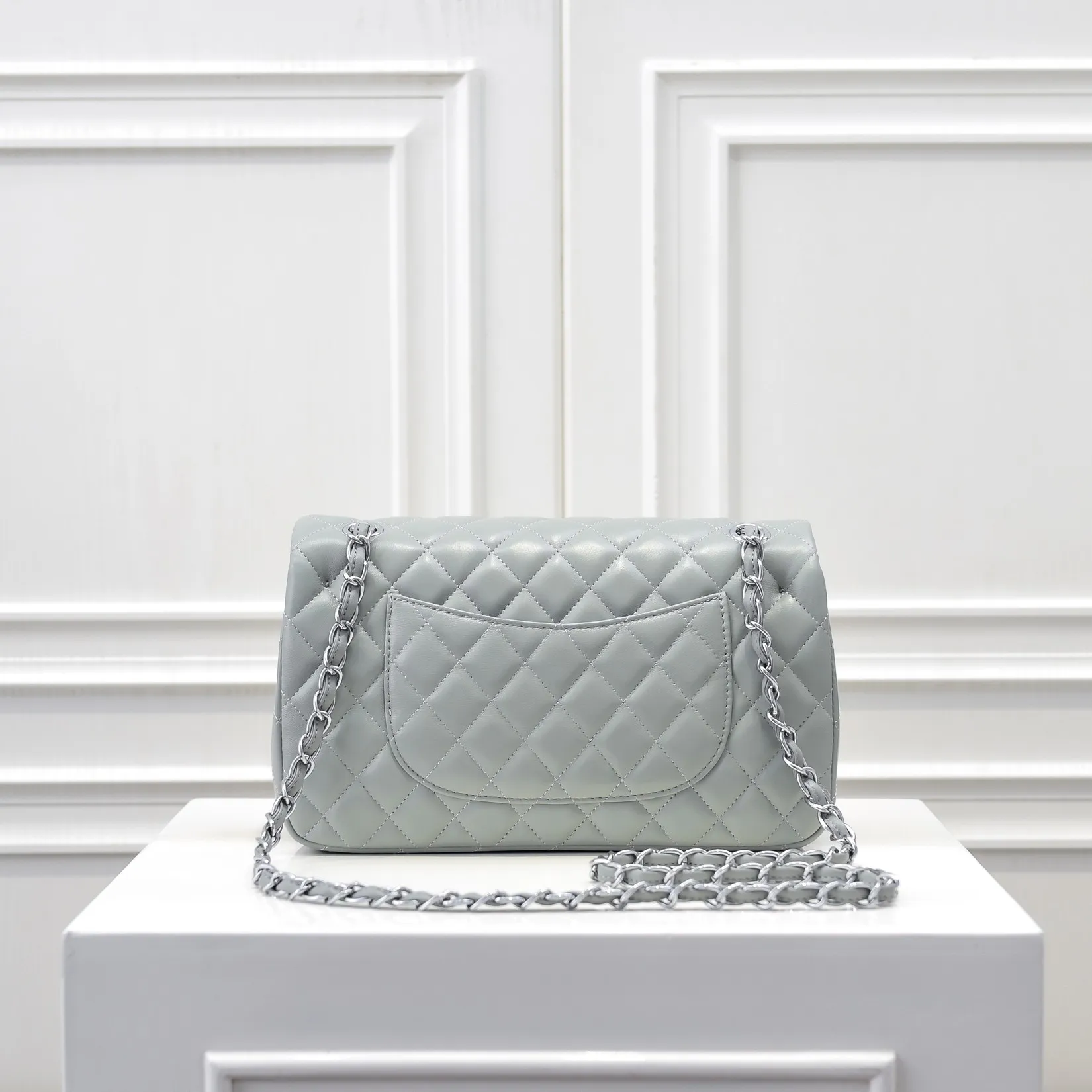 💰420￥Chanel🔥Exclusive quality real shot shipment✈️Official website updated simultaneously👑Chanel sheep pattern classic style with original hardware, summer style is coming💋CHANEL ‼ ️Crossbody bag, sheepskin with red lining🌸‼ ️ 🙈Fashion new favorite🙈 Size: 25.5*16*6.5. Style number: 1112 sheepskin