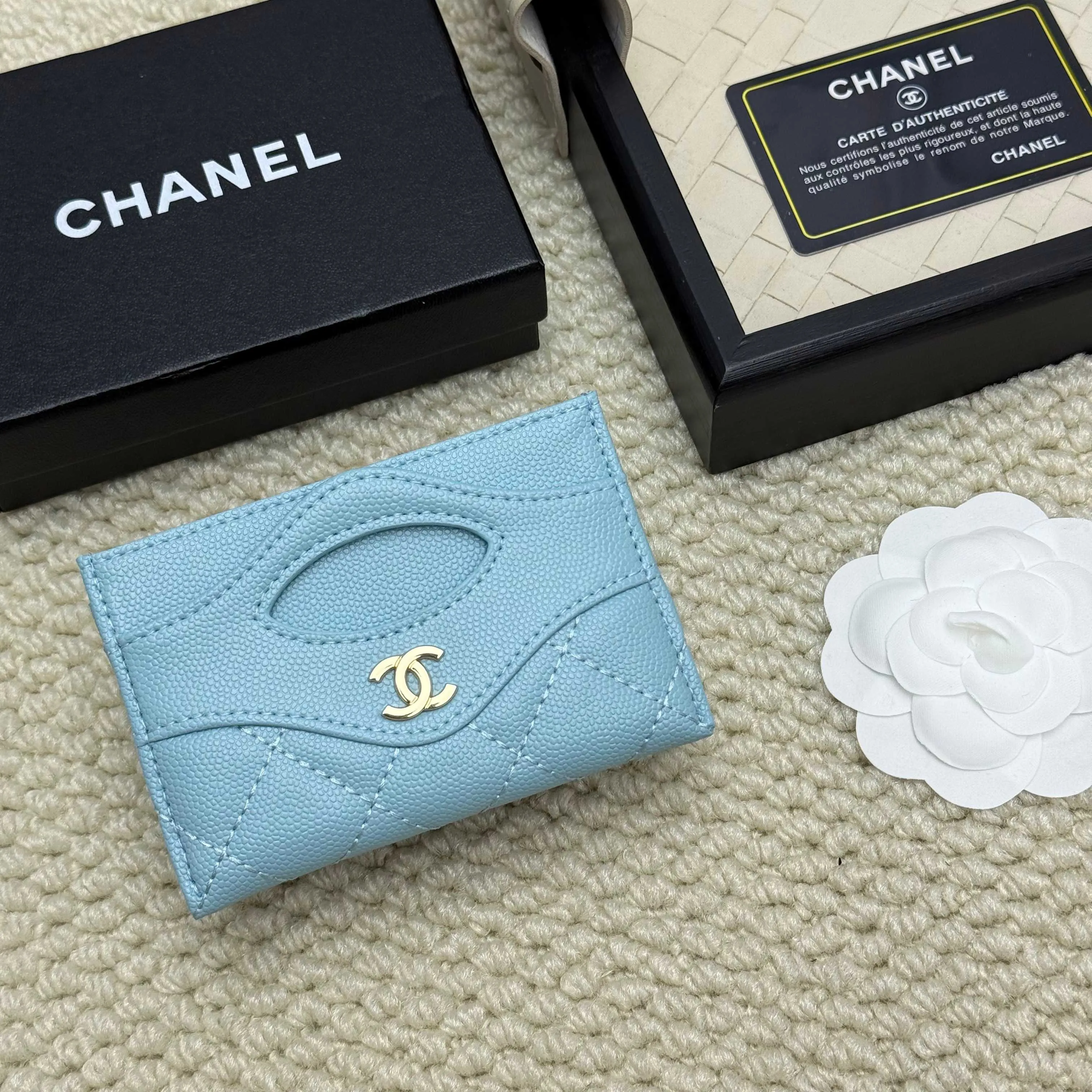 💰110 Chanel's new model, model: AP7776 31 card holder, sheepskin ball pattern. This new 31 card holder comes in several cute pink colors and can hold 6 or 7 cards no problem❣️ Size: 8*11