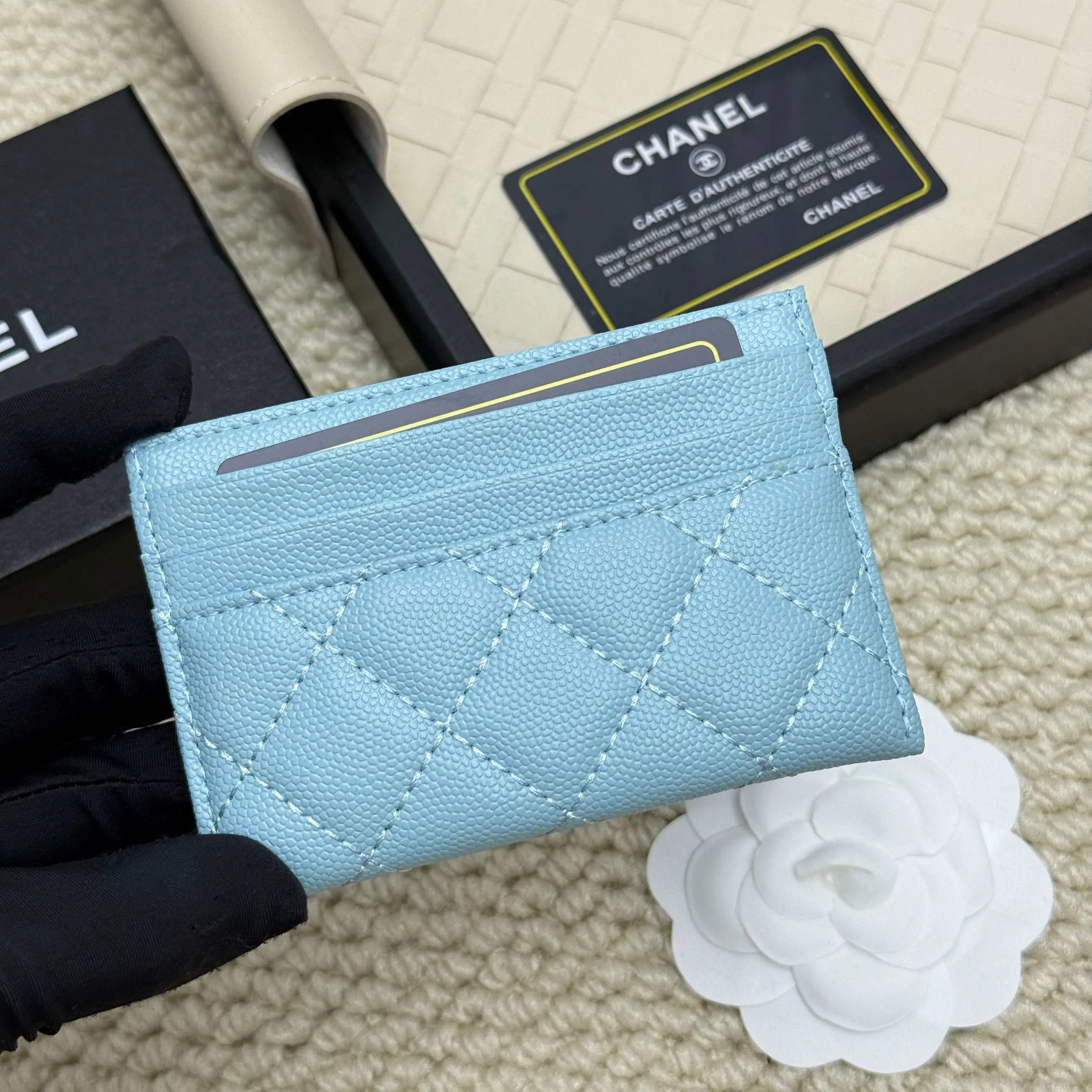 💰110 Chanel's new model, model: AP7776 31 card holder, sheepskin ball pattern. This new 31 card holder comes in several cute pink colors and can hold 6 or 7 cards no problem❣️ Size: 8*11