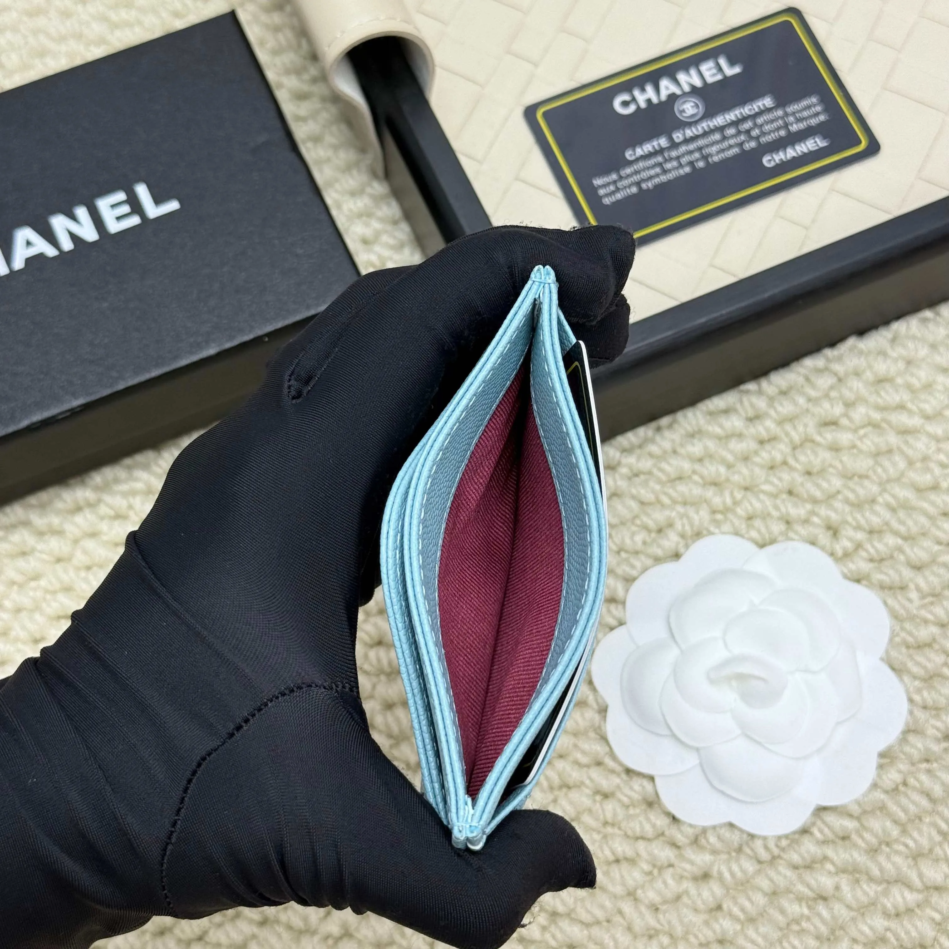 💰110 Chanel's new model, model: AP7776 31 card holder, sheepskin ball pattern. This new 31 card holder comes in several cute pink colors and can hold 6 or 7 cards no problem❣️ Size: 8*11